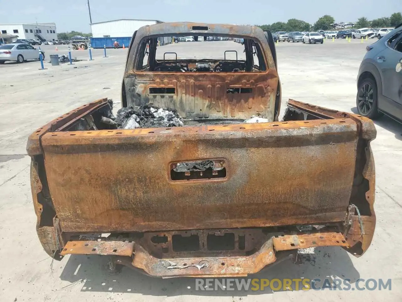6 Photograph of a damaged car 3TYRX5GN7NT041493 TOYOTA TACOMA 2022