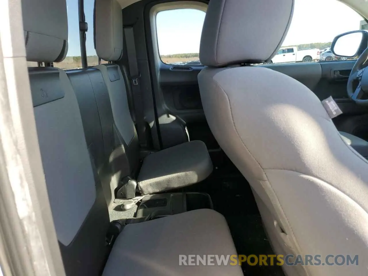 10 Photograph of a damaged car 3TYSX5EN1NT016397 TOYOTA TACOMA 2022