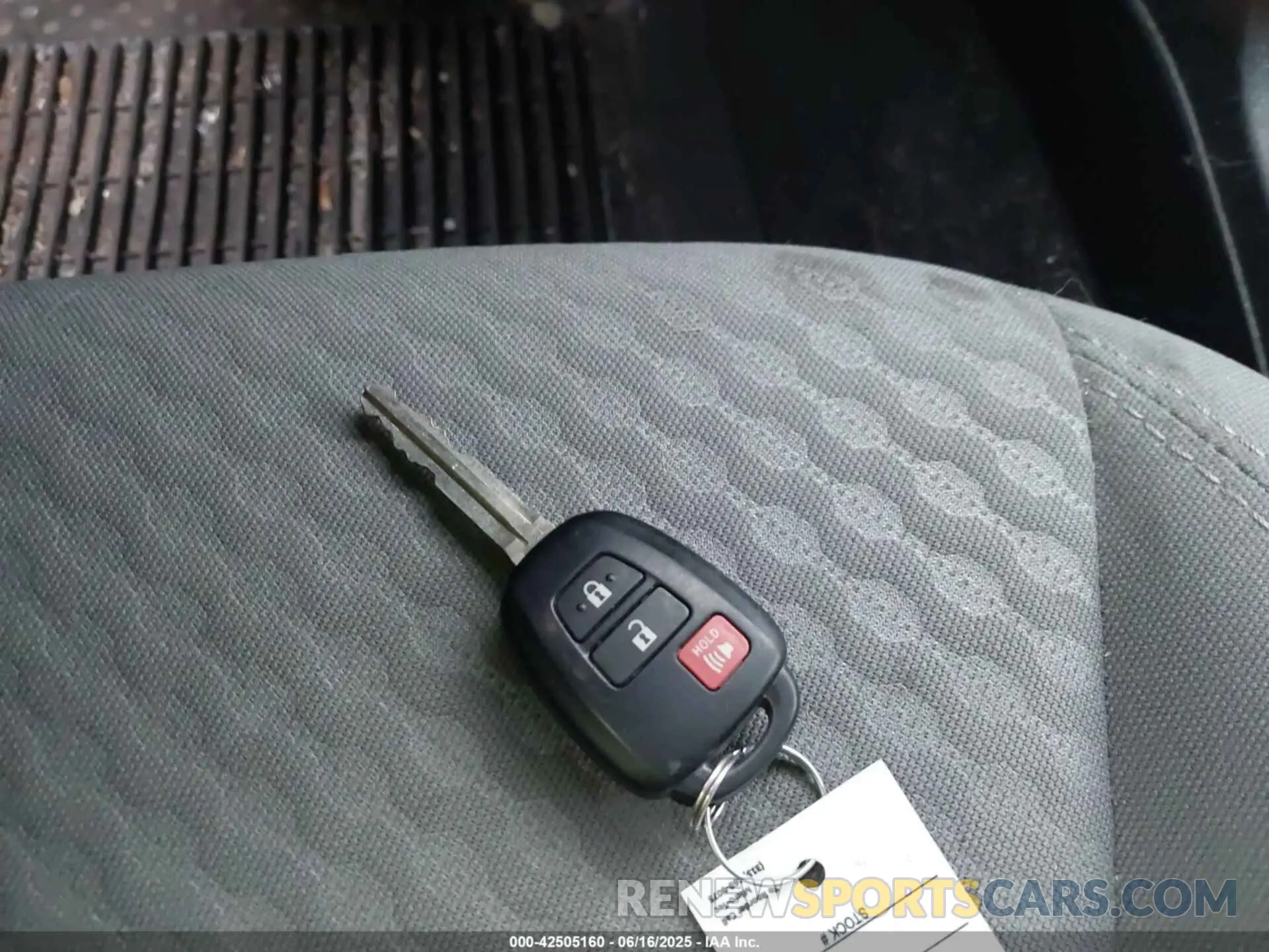11 Photograph of a damaged car 3TYSX5EN3NT010973 TOYOTA TACOMA 2022