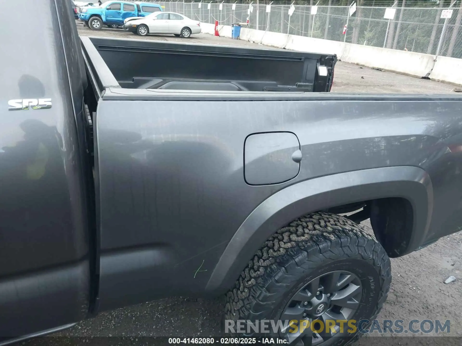 17 Photograph of a damaged car 3TYSZ5AN3NT085494 TOYOTA TACOMA 2022