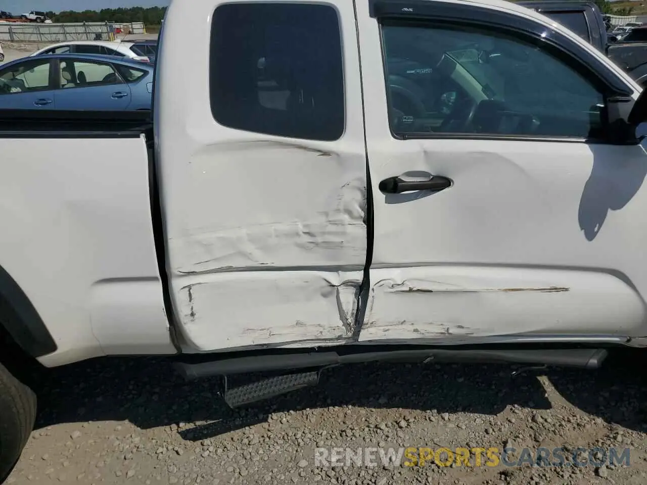 10 Photograph of a damaged car 3TYSZ5ANXNT074928 TOYOTA TACOMA 2022