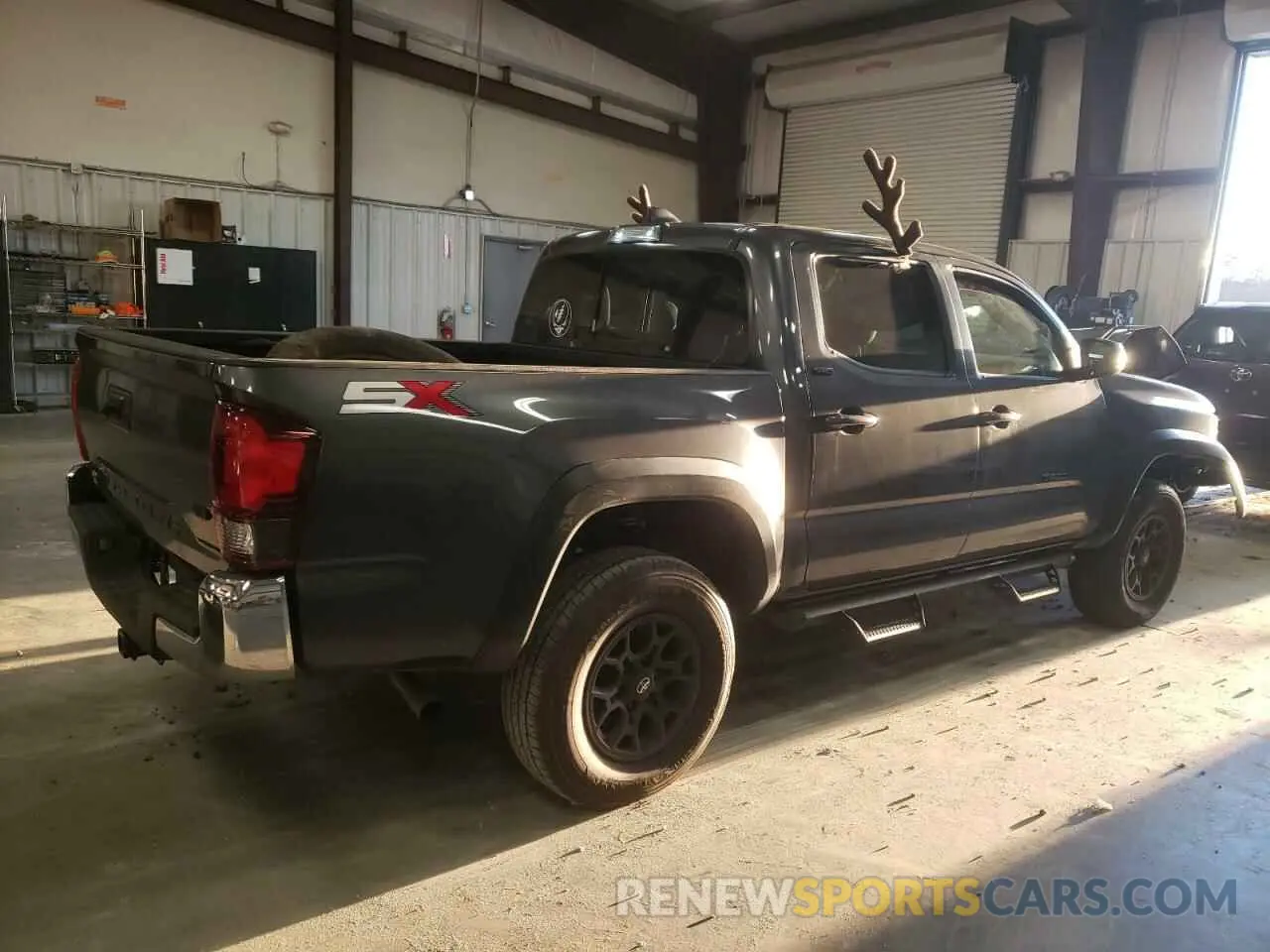 3 Фотография поврежденного автомобиля 3TMAZ5CN1PM210743 TOYOTA TACOMA 2023