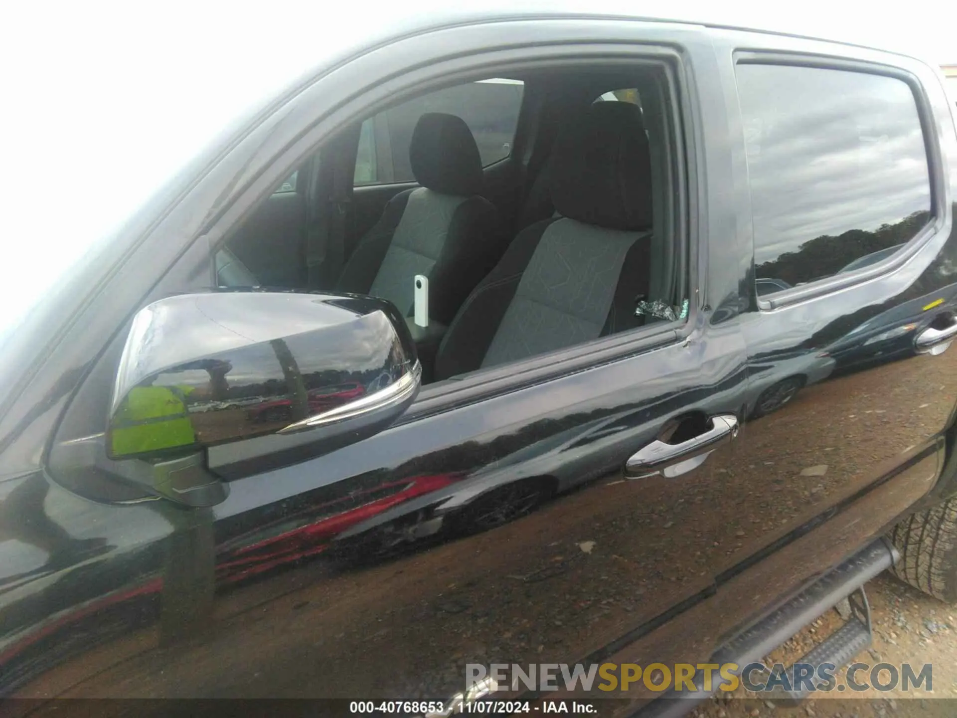 17 Photograph of a damaged car 3TMAZ5CN5PM215847 TOYOTA TACOMA 2023