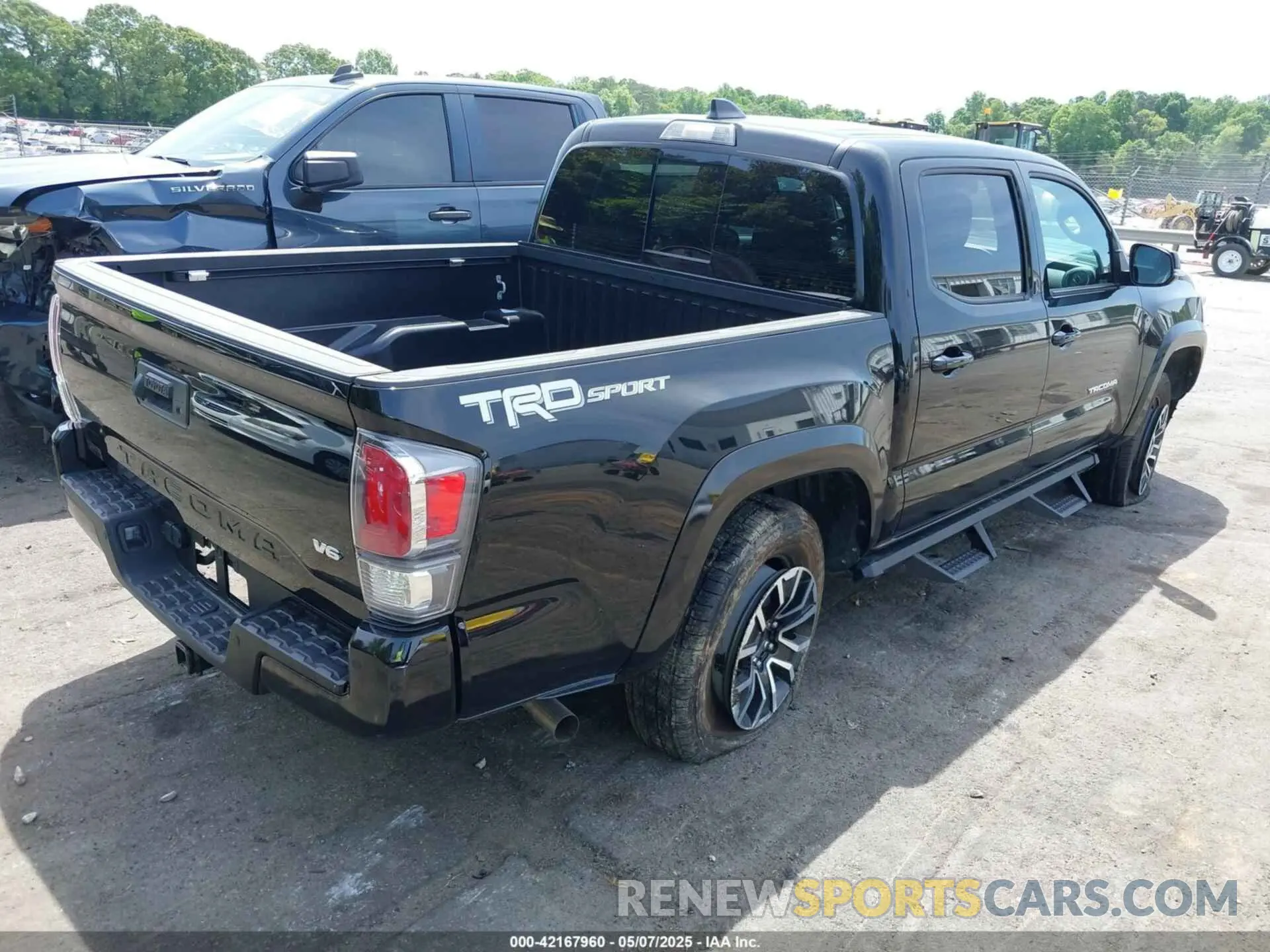 4 Photograph of a damaged car 3TMAZ5CN6PM197987 TOYOTA TACOMA 2023