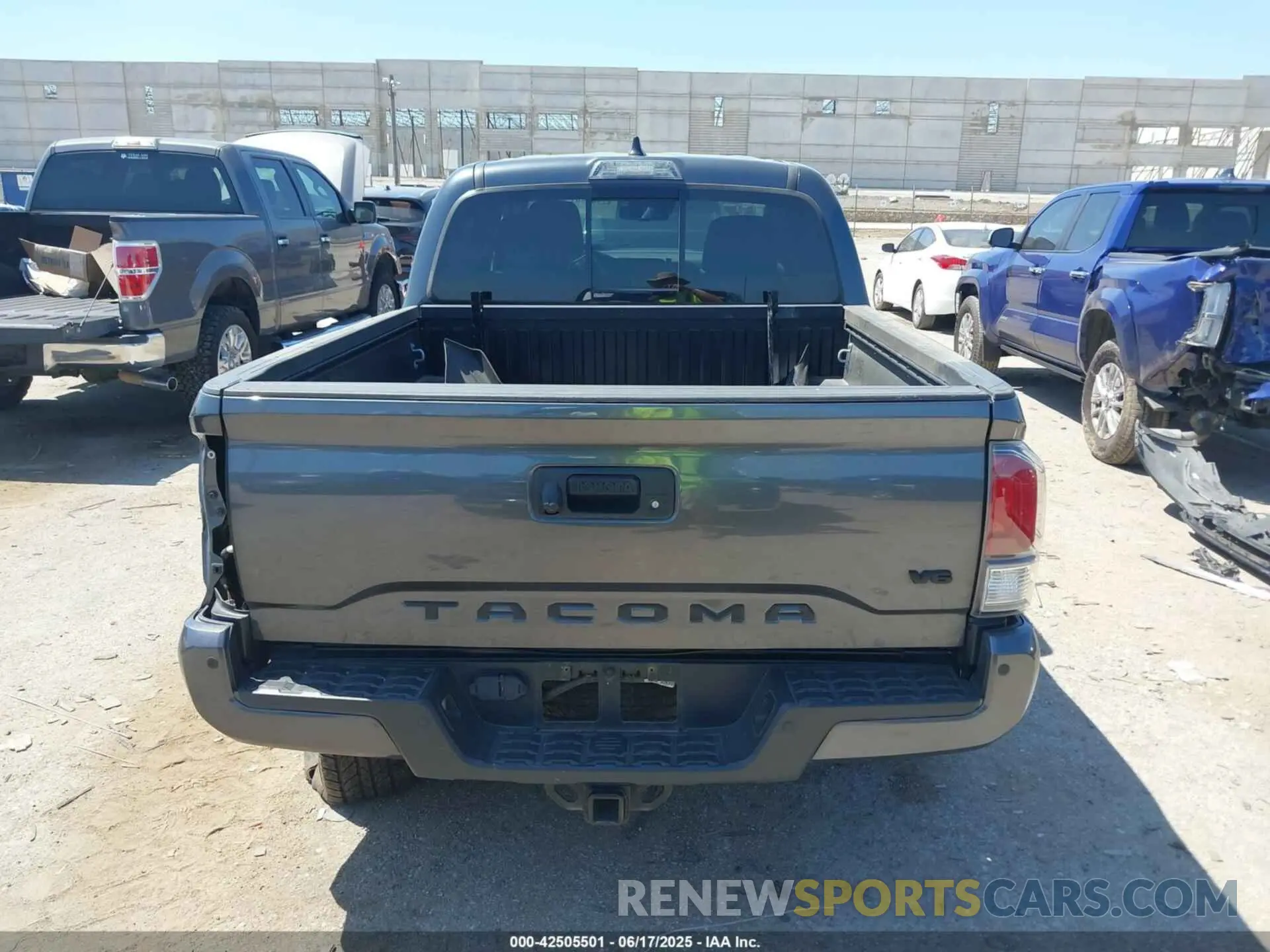 17 Photograph of a damaged car 3TMAZ5CN7PM216238 TOYOTA TACOMA 2023