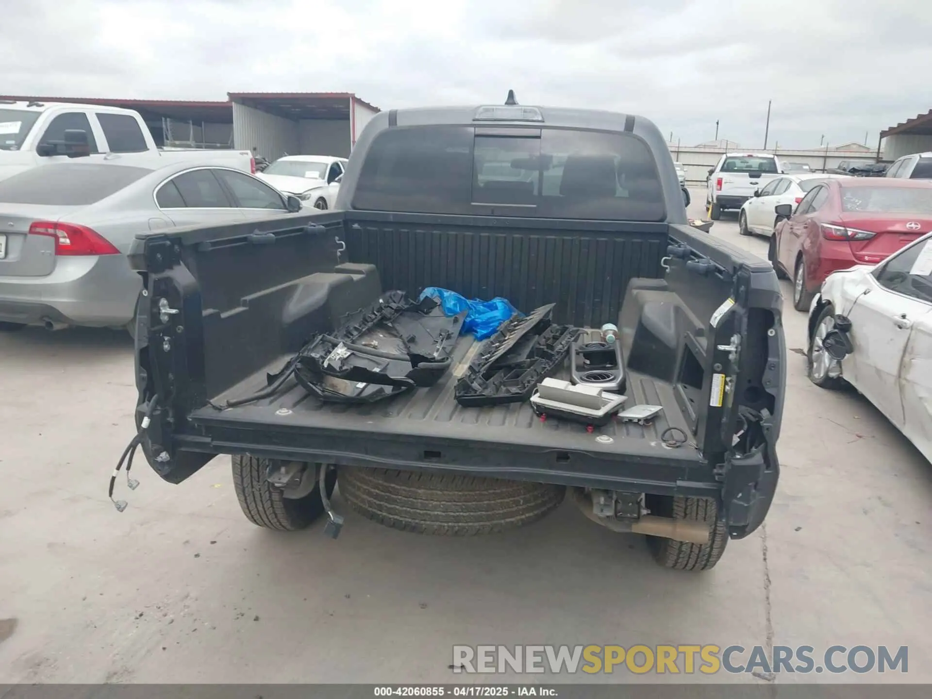 17 Фотография поврежденного автомобиля 3TMAZ5CN8PM201702 TOYOTA TACOMA 2023