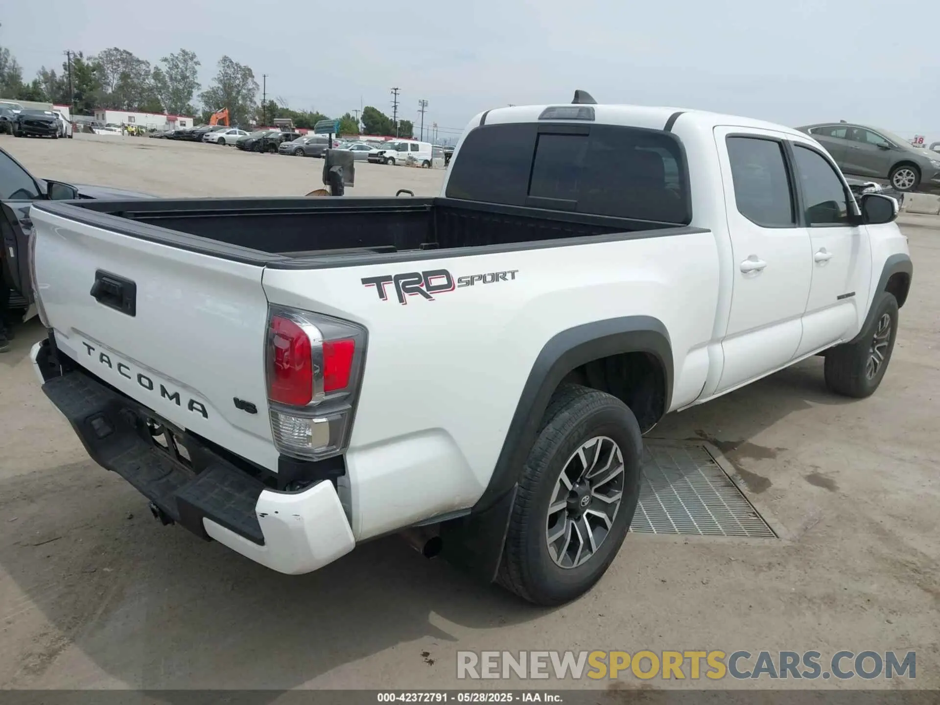 4 Фотография поврежденного автомобиля 3TMBZ5DN0PM037901 TOYOTA TACOMA 2023