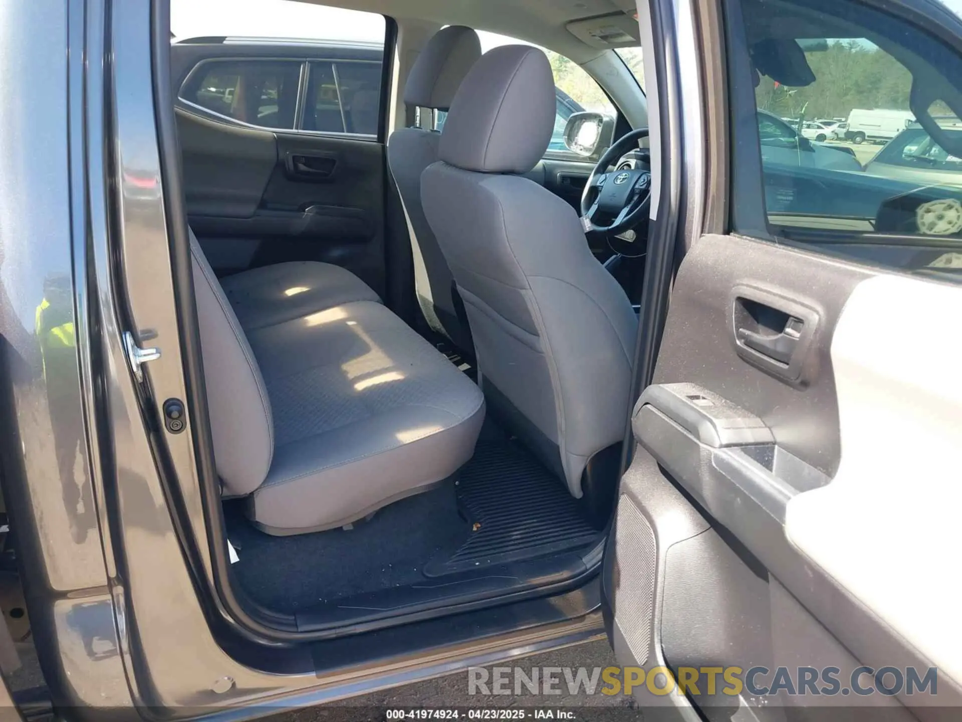 8 Фотография поврежденного автомобиля 3TMCZ5AN0PM614127 TOYOTA TACOMA 2023