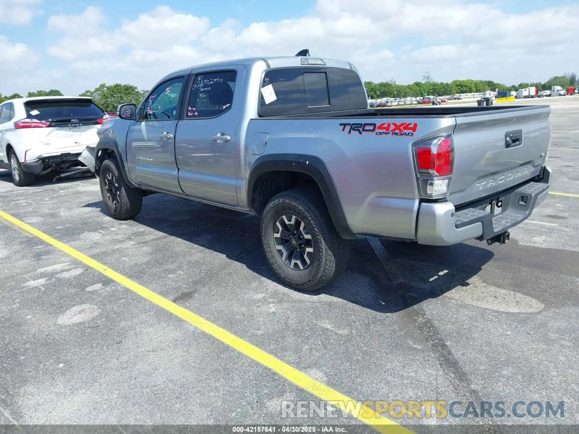 3 Фотография поврежденного автомобиля 3TMCZ5AN0PM627654 TOYOTA TACOMA 2023