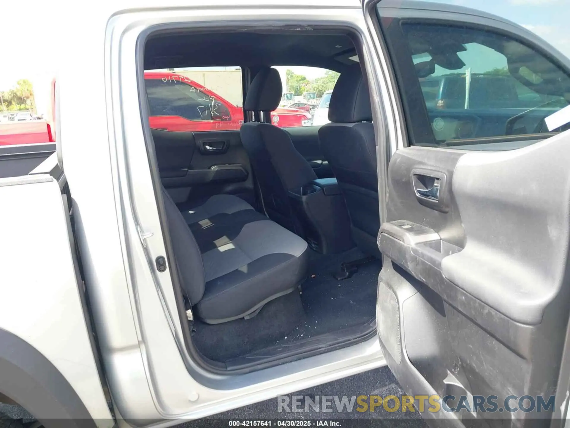 8 Фотография поврежденного автомобиля 3TMCZ5AN0PM627654 TOYOTA TACOMA 2023