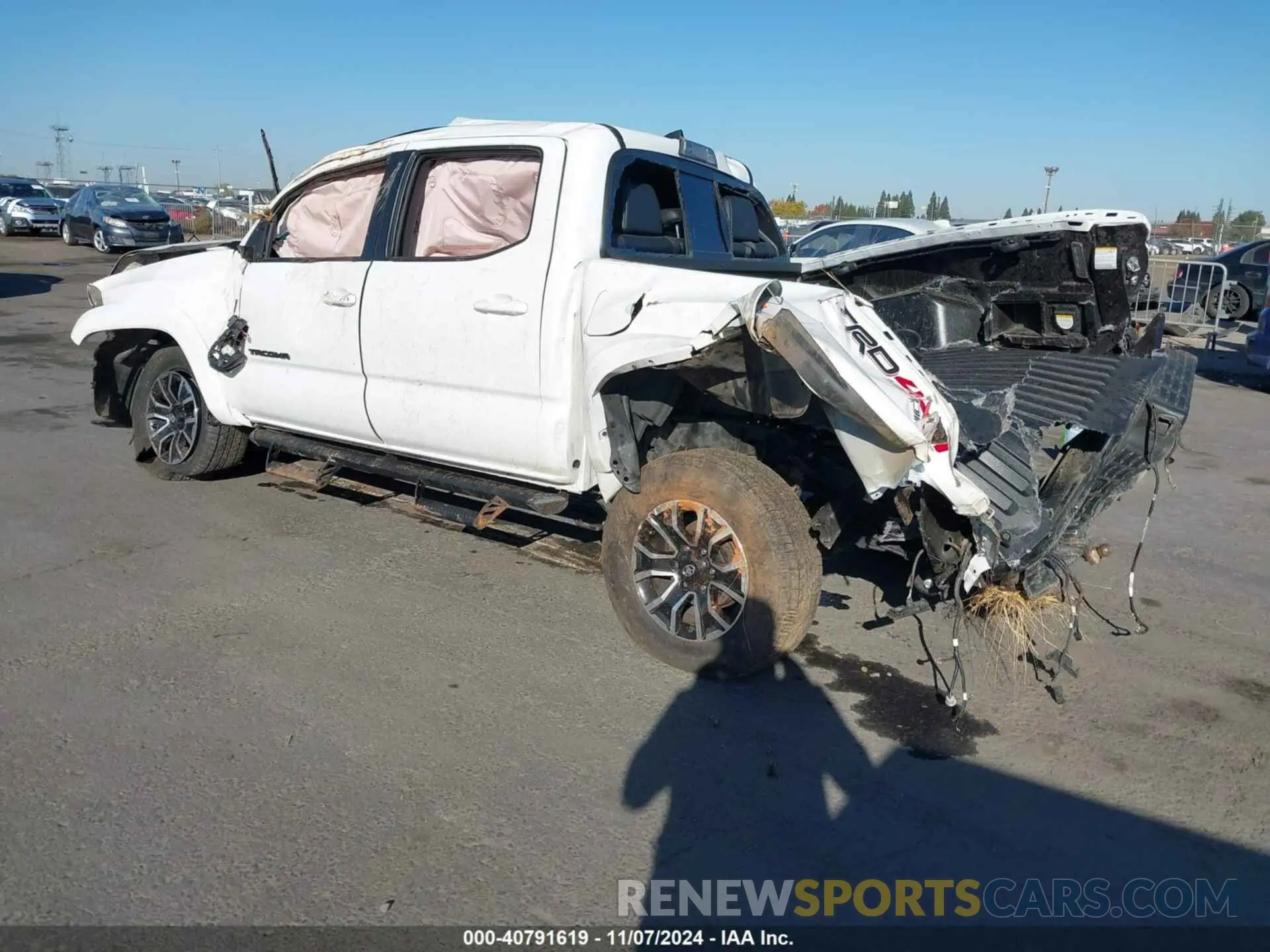 3 Фотография поврежденного автомобиля 3TMCZ5AN0PM646172 TOYOTA TACOMA 2023