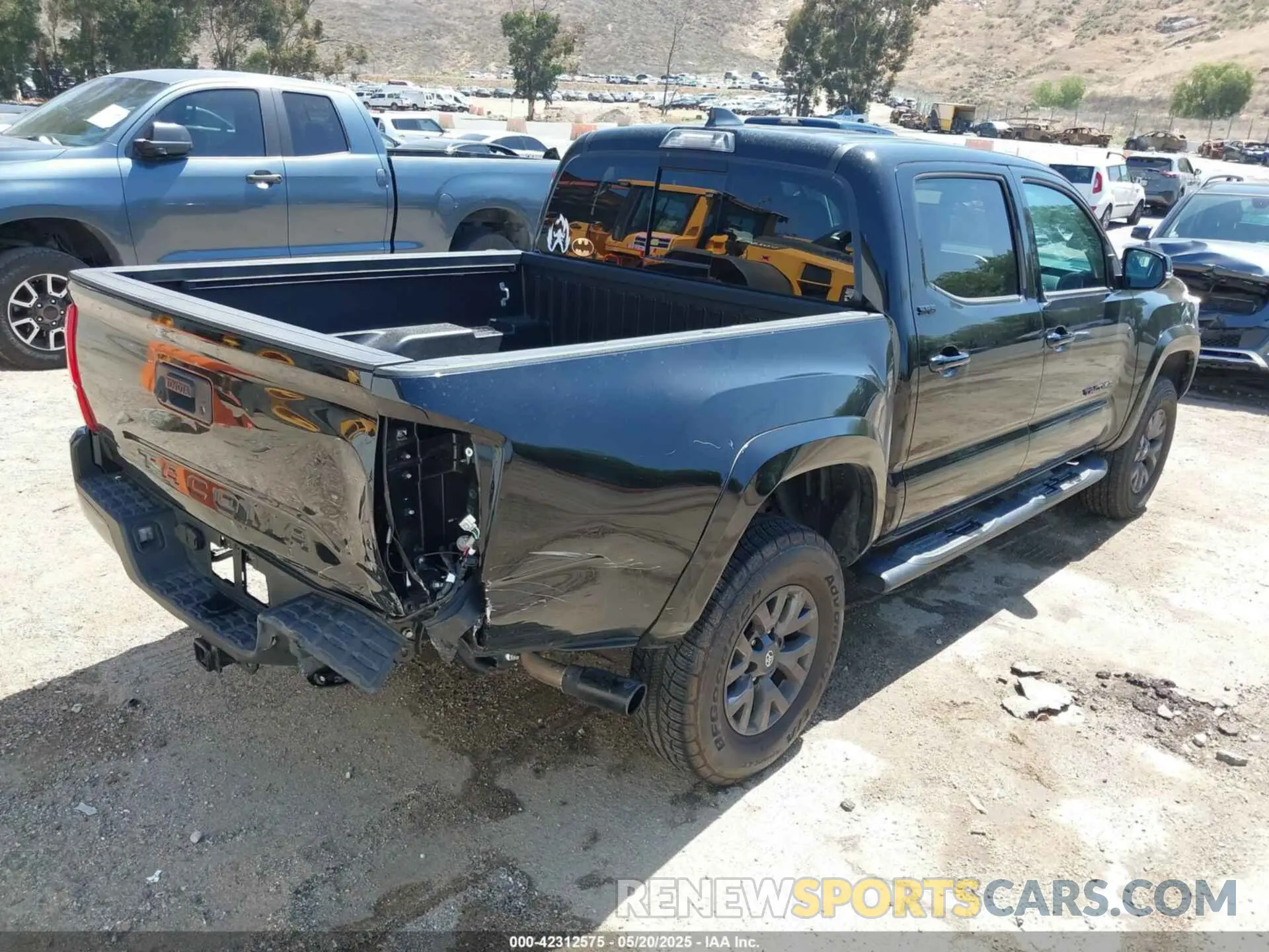 4 Photograph of a damaged car 3TMCZ5AN1PM654572 TOYOTA TACOMA 2023