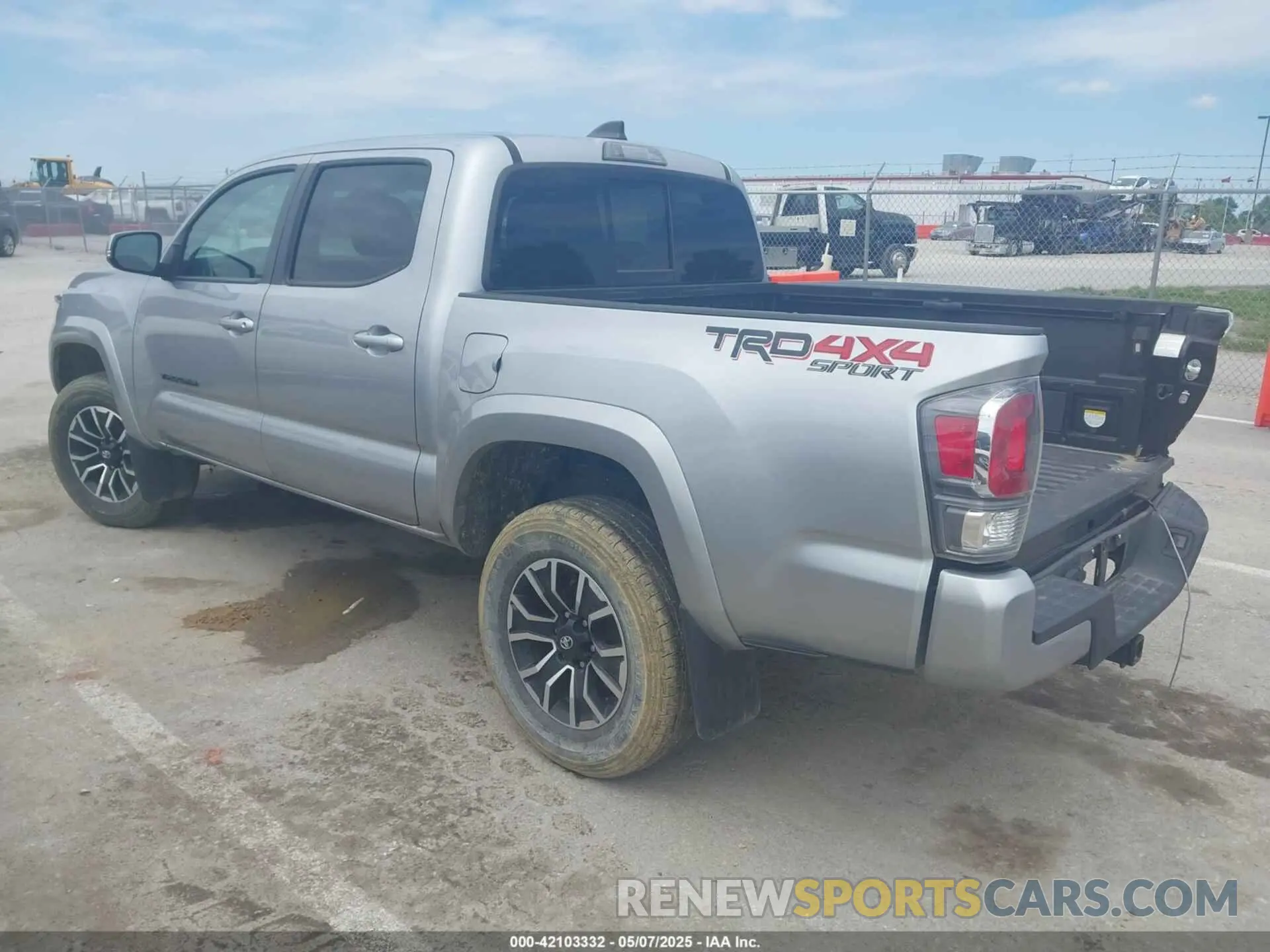 3 Фотография поврежденного автомобиля 3TMCZ5AN2PM553895 TOYOTA TACOMA 2023