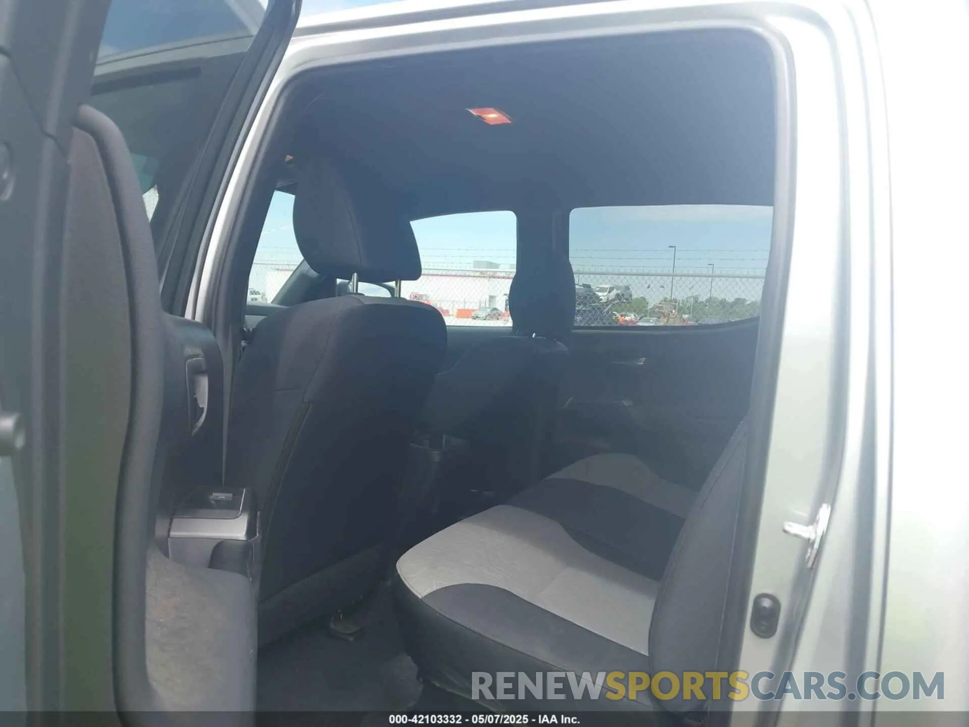 8 Фотография поврежденного автомобиля 3TMCZ5AN2PM553895 TOYOTA TACOMA 2023