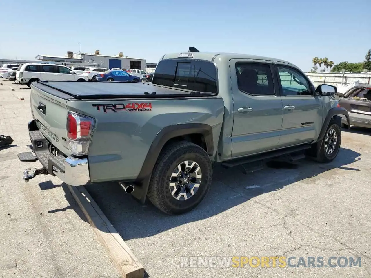 3 Фотография поврежденного автомобиля 3TMCZ5AN2PM556750 TOYOTA TACOMA 2023