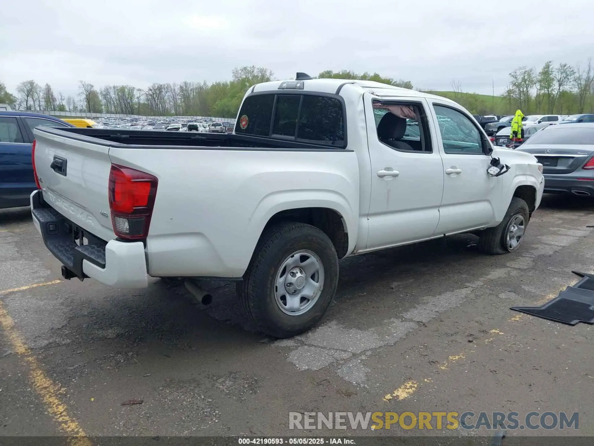 4 Photograph of a damaged car 3TMCZ5AN2PM630667 TOYOTA TACOMA 2023