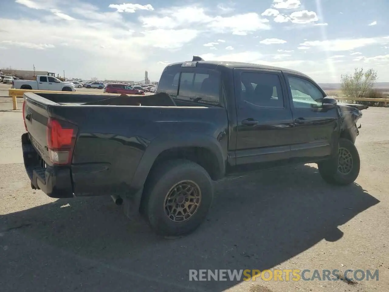3 Фотография поврежденного автомобиля 3TMCZ5AN2PM633455 TOYOTA TACOMA 2023