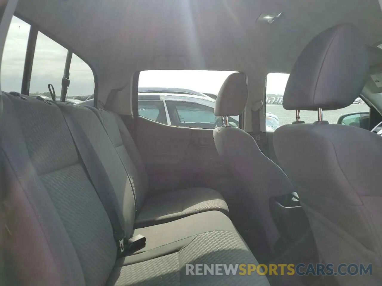 10 Фотография поврежденного автомобиля 3TMCZ5AN3PM646456 TOYOTA TACOMA 2023