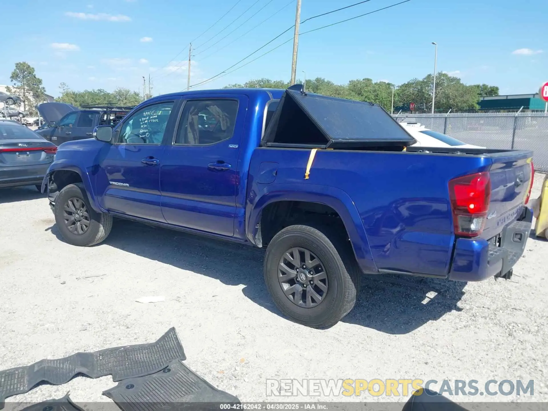 3 Фотография поврежденного автомобиля 3TMCZ5AN4PM573372 TOYOTA TACOMA 2023