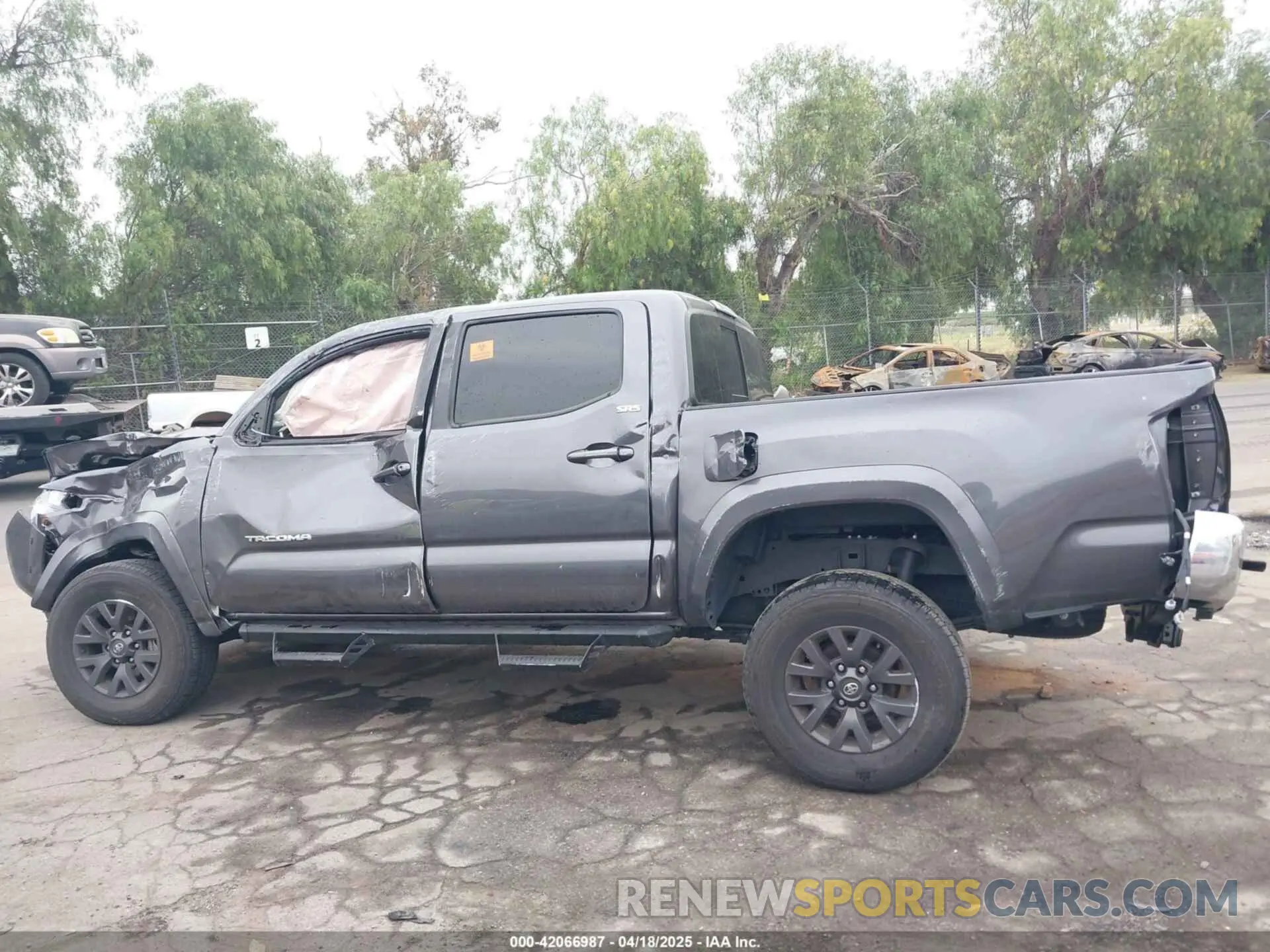 13 Photograph of a damaged car 3TYAZ5CN4PT031116 TOYOTA TACOMA 2023