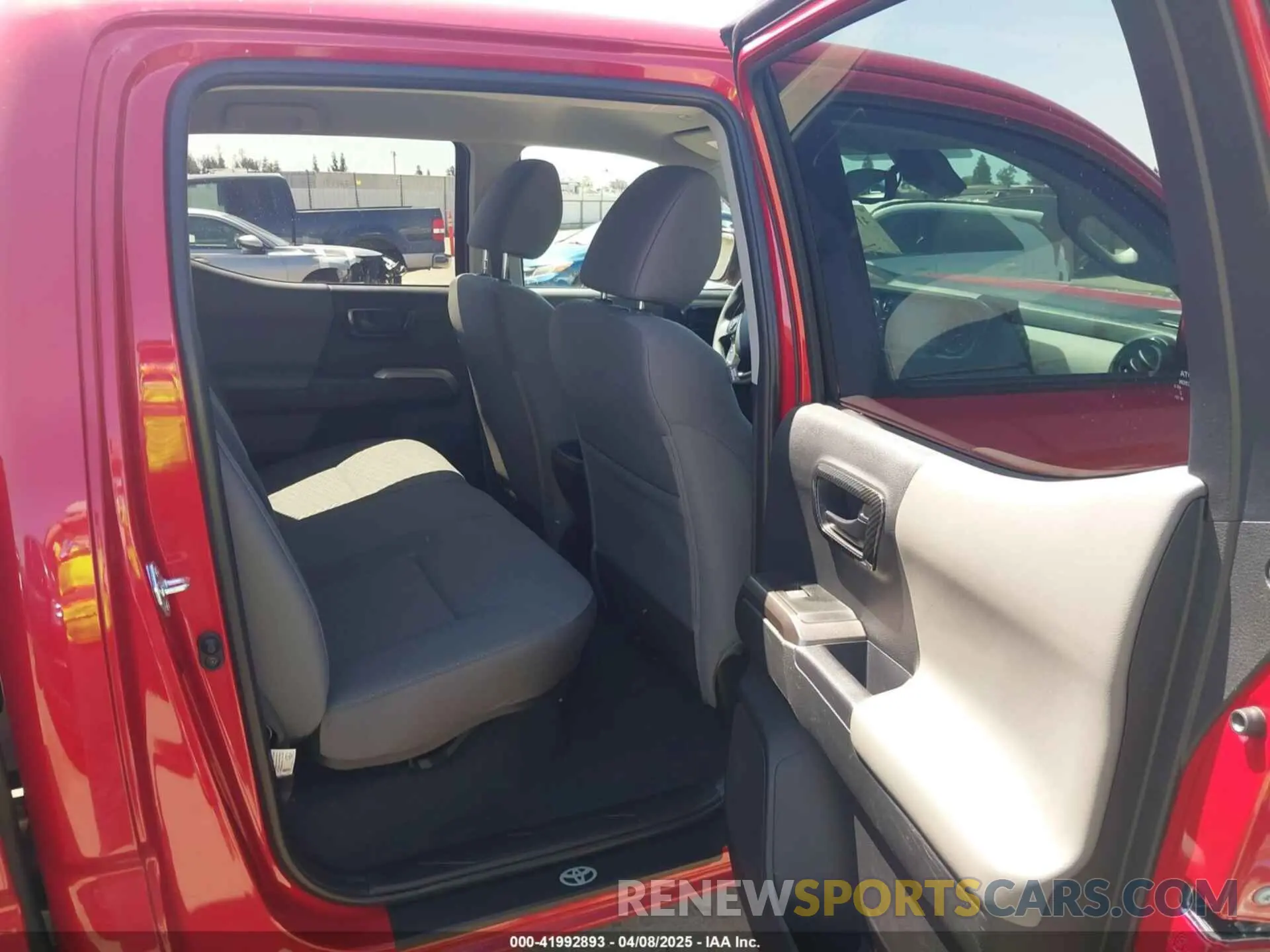 8 Фотография поврежденного автомобиля 3TYBZ5DN5PT003313 TOYOTA TACOMA 2023