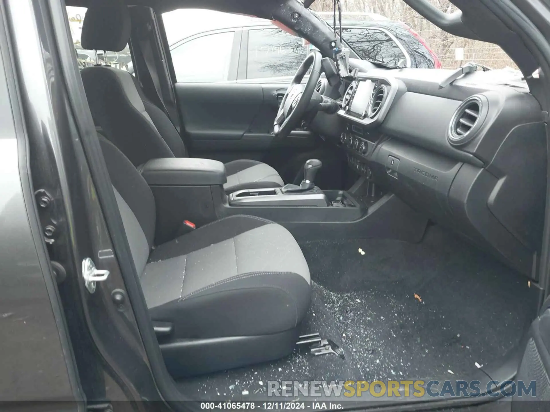 5 Photograph of a damaged car 3TYCZ5AN1PT174567 TOYOTA TACOMA 2023
