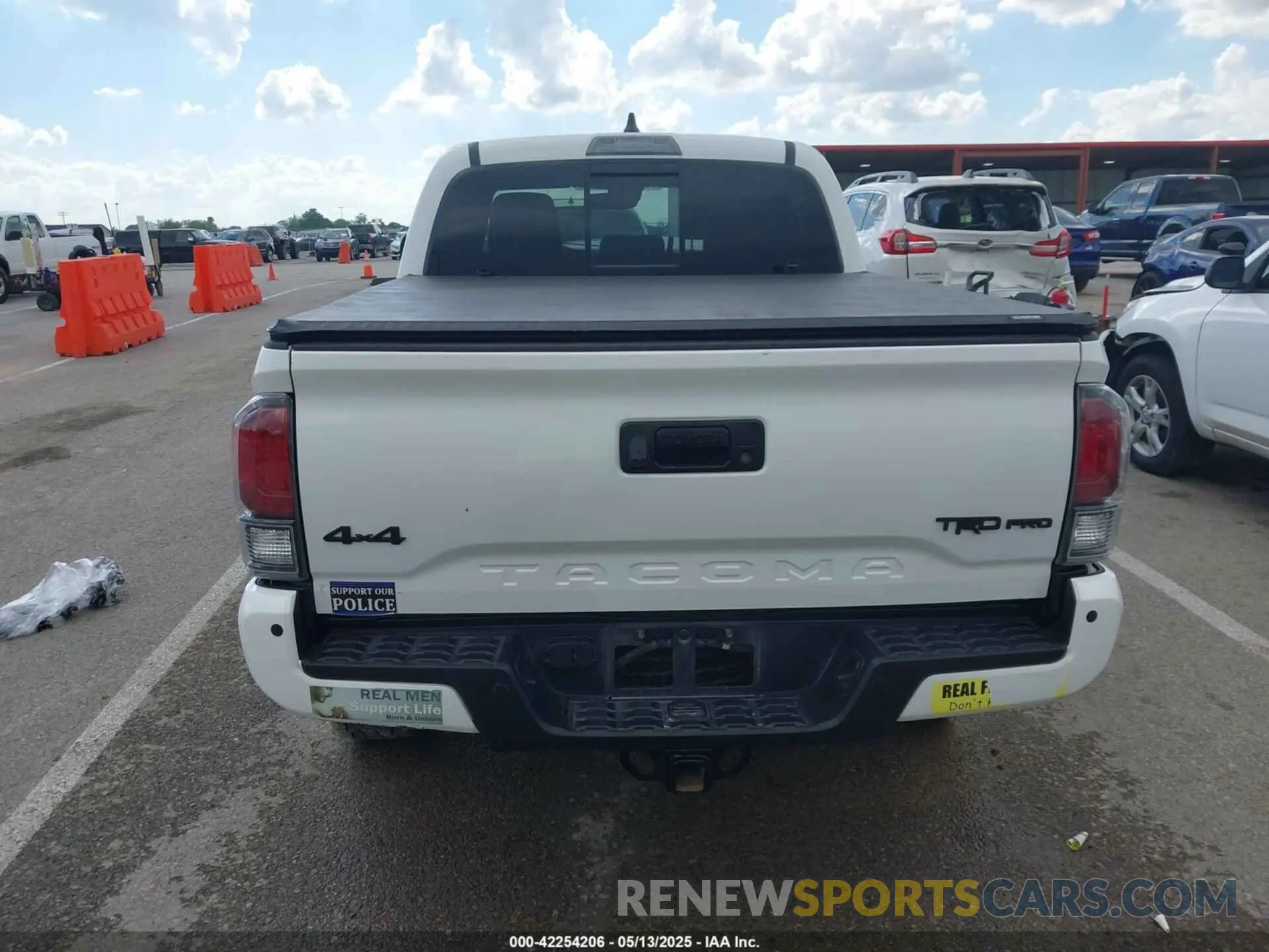 16 Photograph of a damaged car 3TYCZ5AN2PT145109 TOYOTA TACOMA 2023
