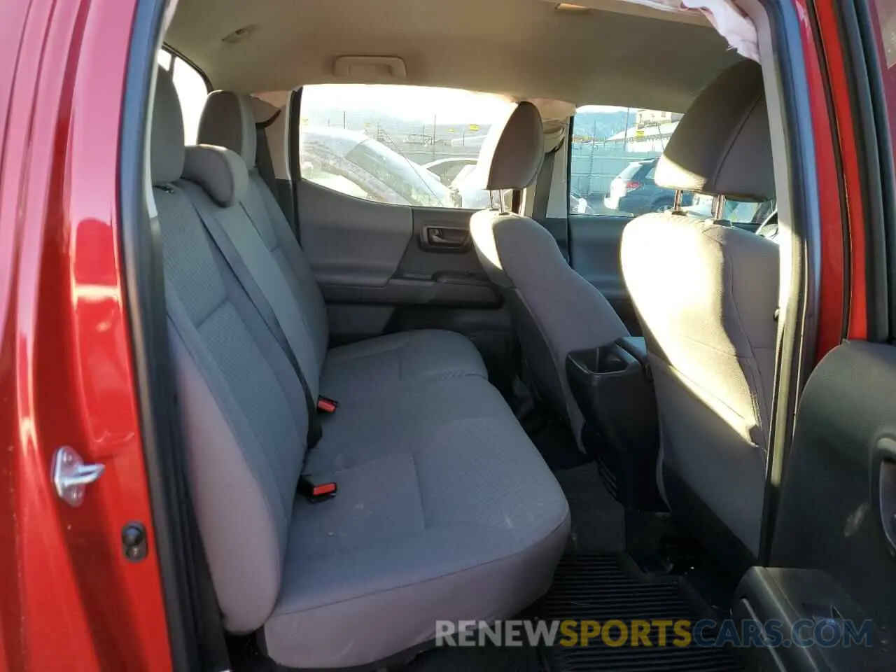 10 Photograph of a damaged car 3TYCZ5ANXPT140708 TOYOTA TACOMA 2023