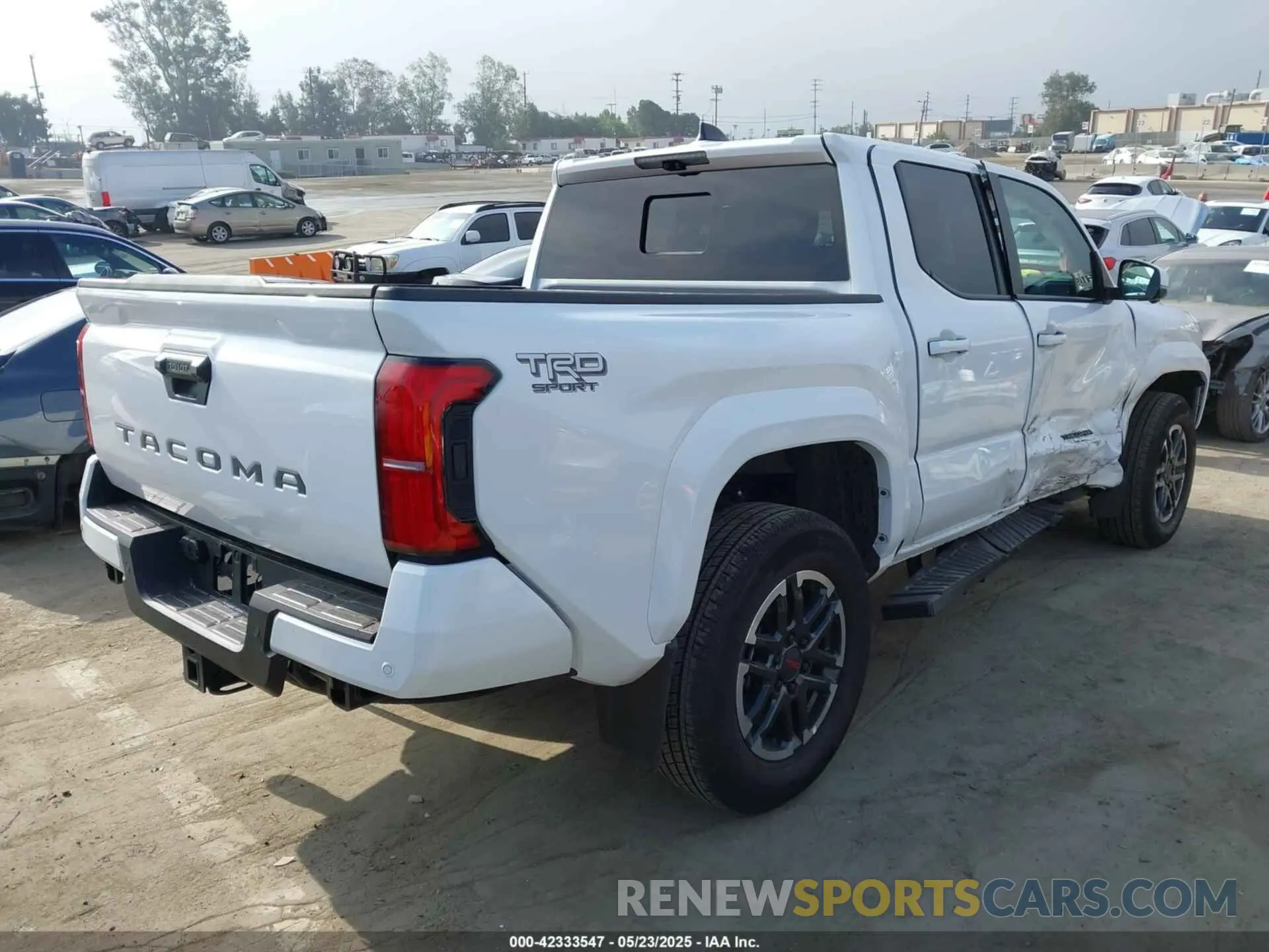 4 Фотография поврежденного автомобиля 3TMKB5FN3RM005643 TOYOTA TACOMA 2024