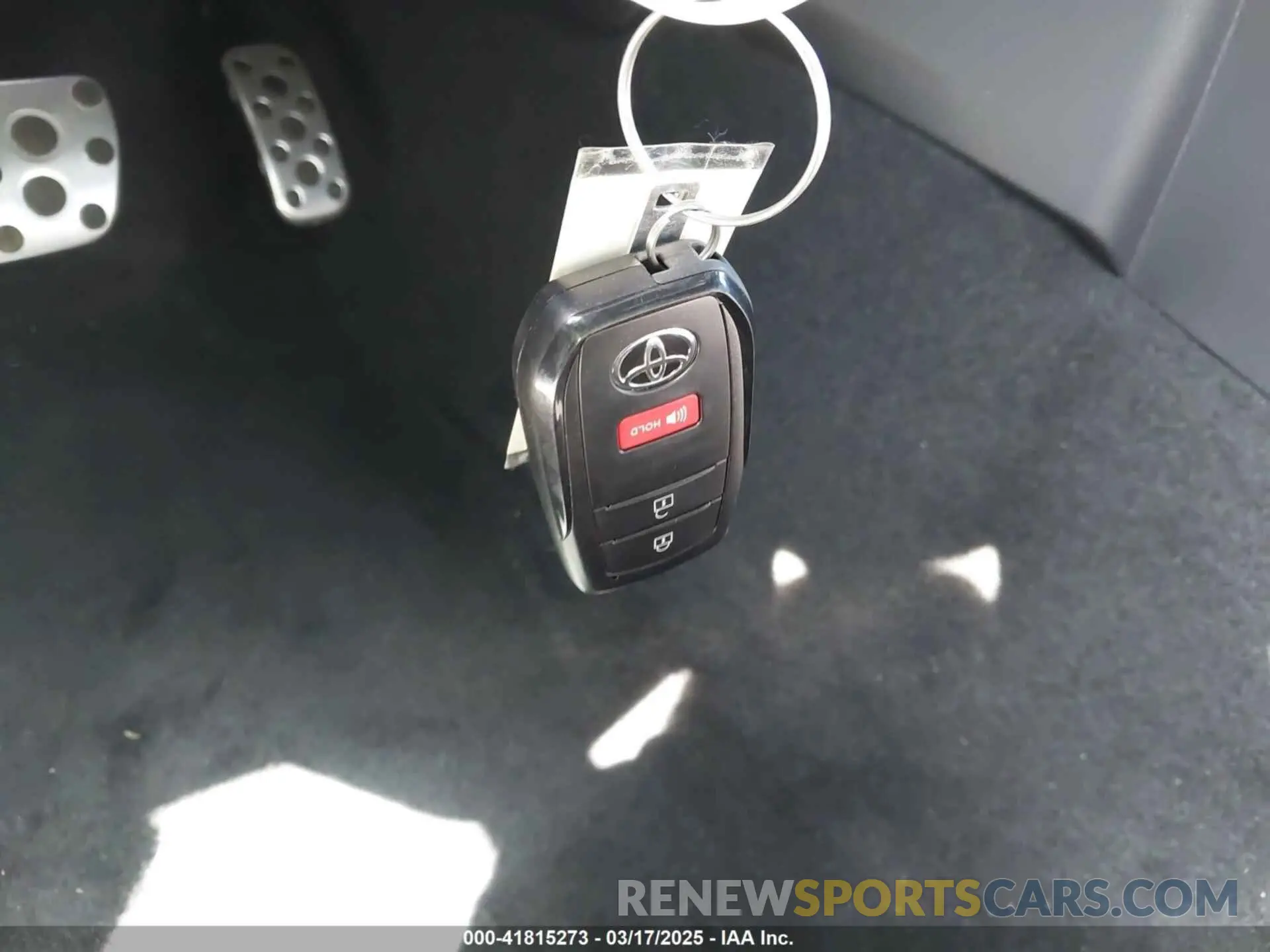 11 Photograph of a damaged car 3TMLB5FN4RM001878 TOYOTA TACOMA 2024