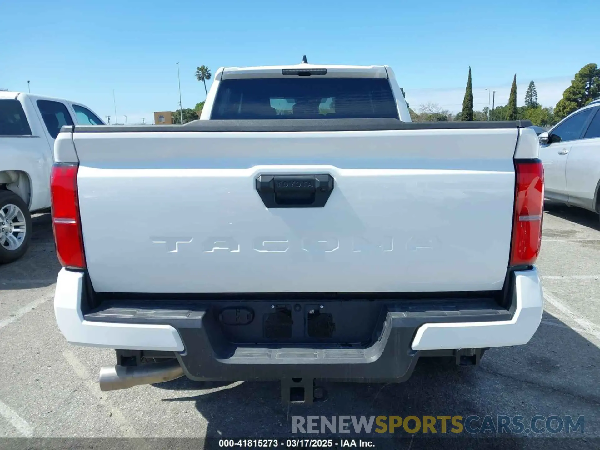 16 Photograph of a damaged car 3TMLB5FN4RM001878 TOYOTA TACOMA 2024