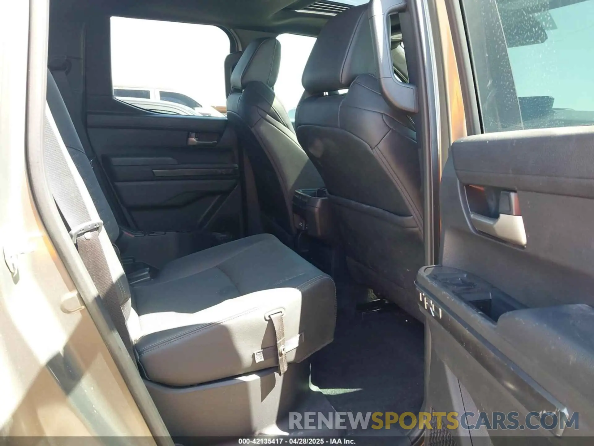 8 Фотография поврежденного автомобиля 3TMLB5FN4RM020737 TOYOTA TACOMA 2024