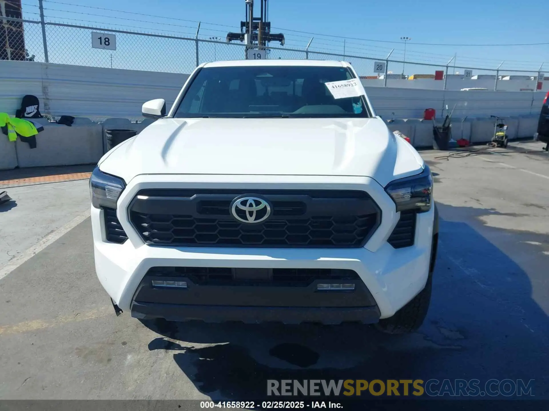 12 Фотография поврежденного автомобиля 3TMLB5JN1RM050446 TOYOTA TACOMA 2024