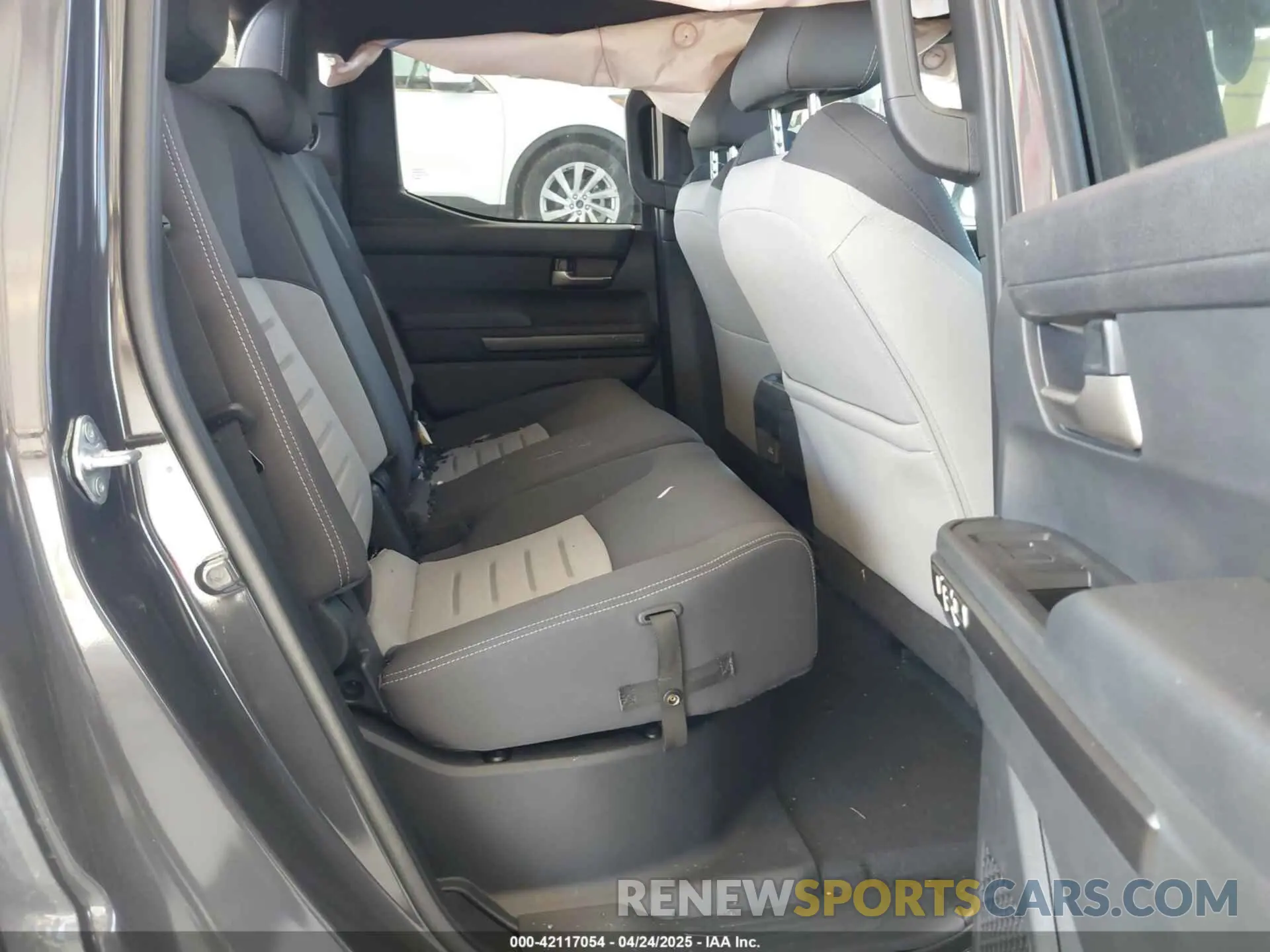 8 Фотография поврежденного автомобиля 3TMLB5JN1RM068963 TOYOTA TACOMA 2024