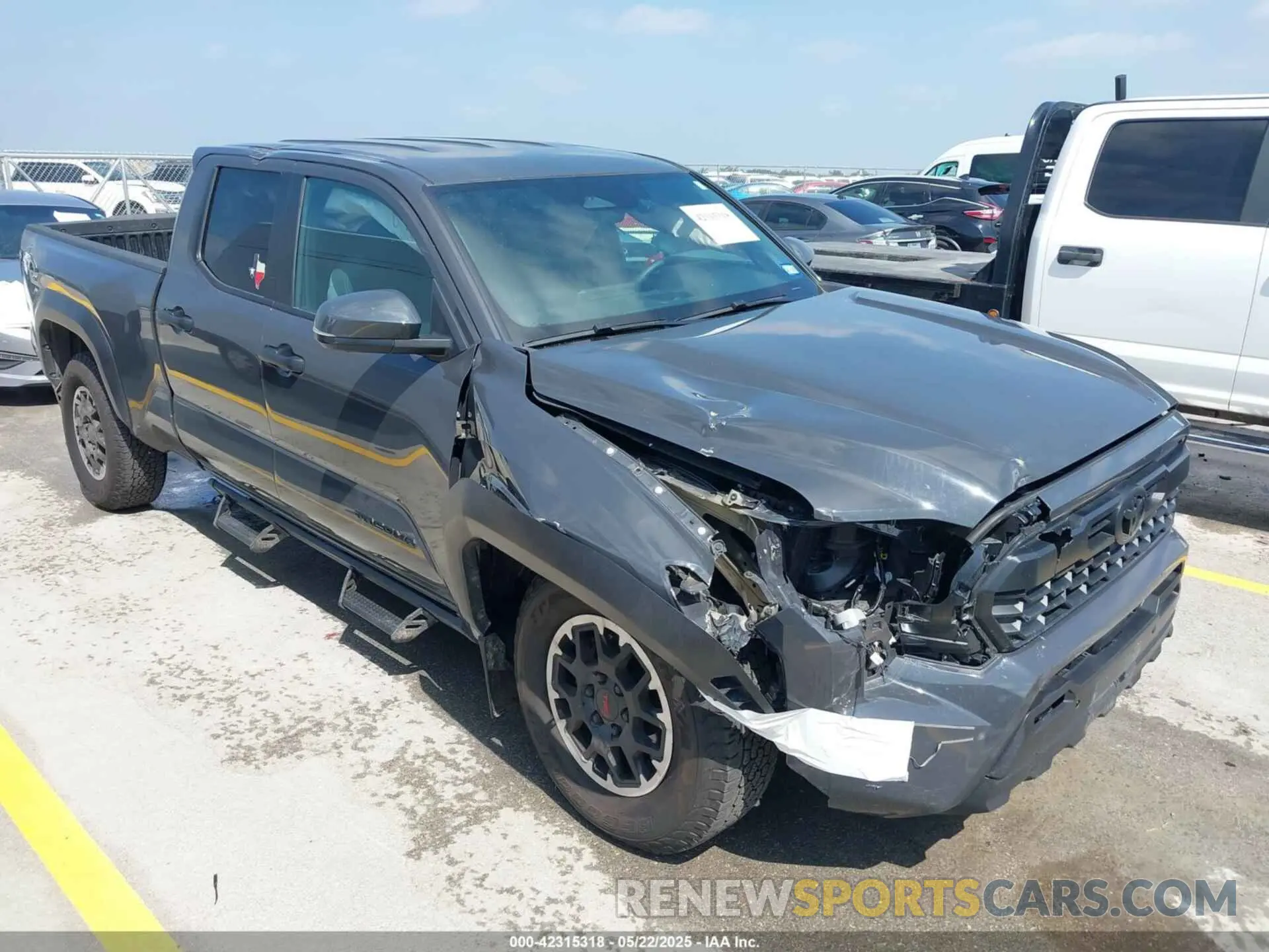 1 Фотография поврежденного автомобиля 3TMLB5JN3RM018694 TOYOTA TACOMA 2024