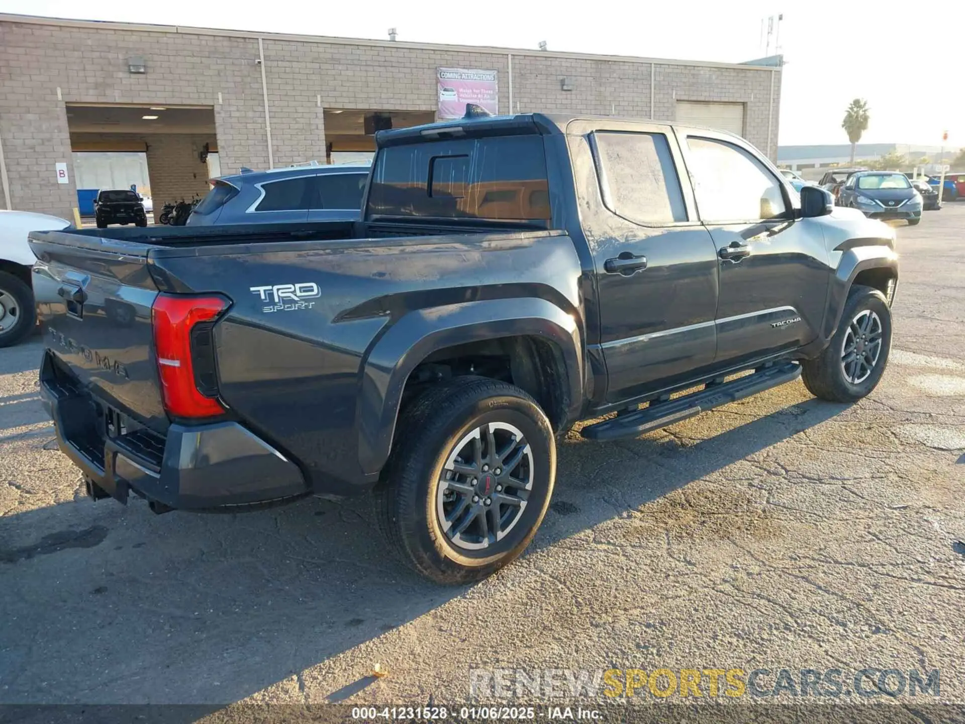 4 Фотография поврежденного автомобиля 3TMLB5JN3RM046513 TOYOTA TACOMA 2024