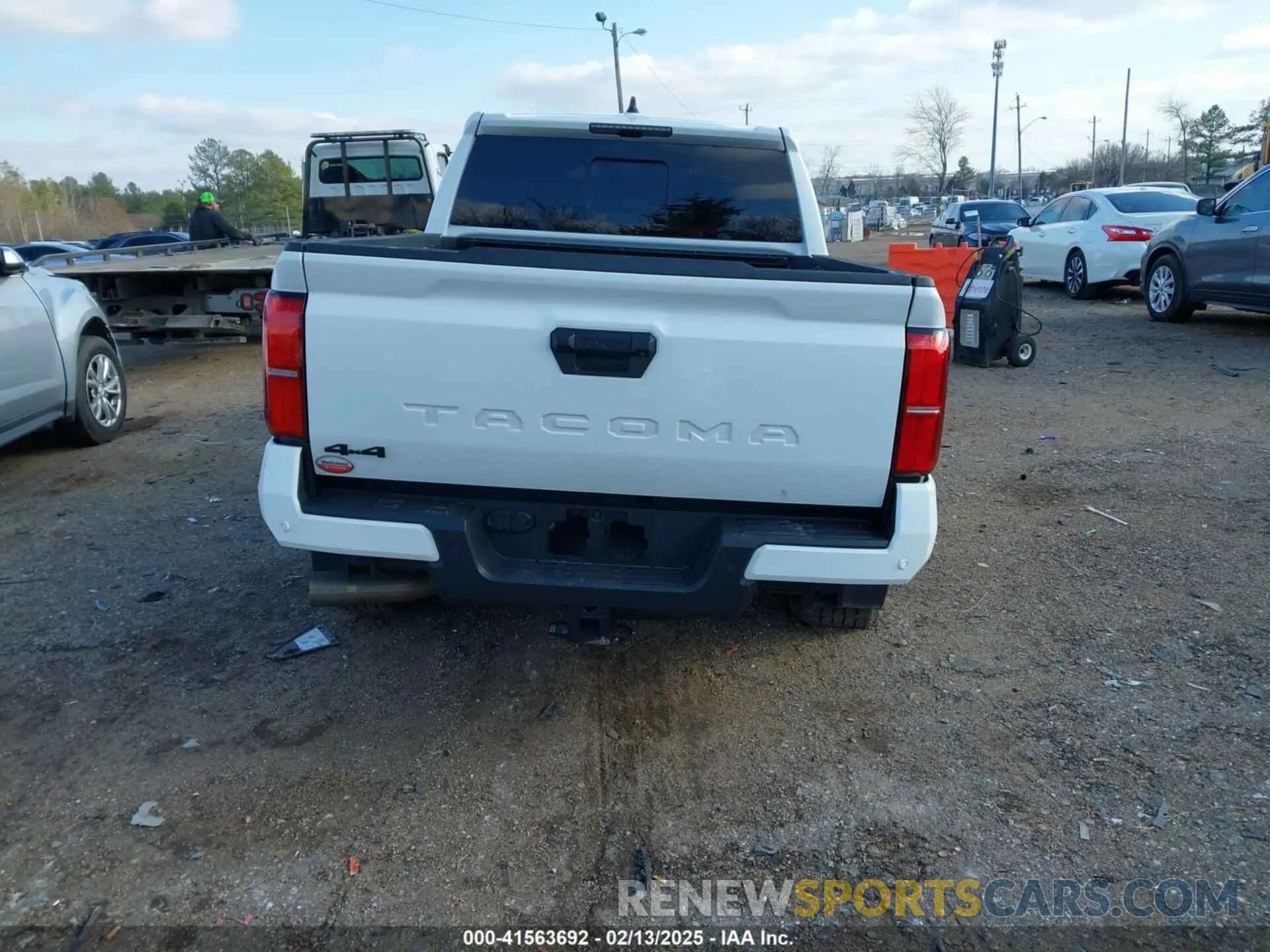 16 Photograph of a damaged car 3TMLB5JN4RM069704 TOYOTA TACOMA 2024