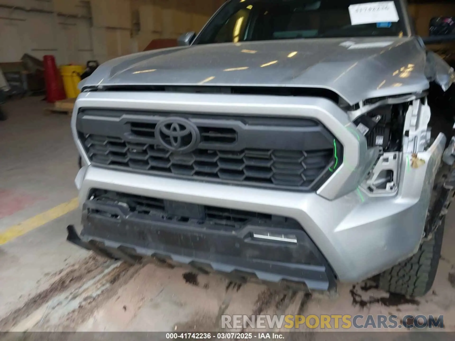 18 Photograph of a damaged car 3TMLB5JN4RM071338 TOYOTA TACOMA 2024