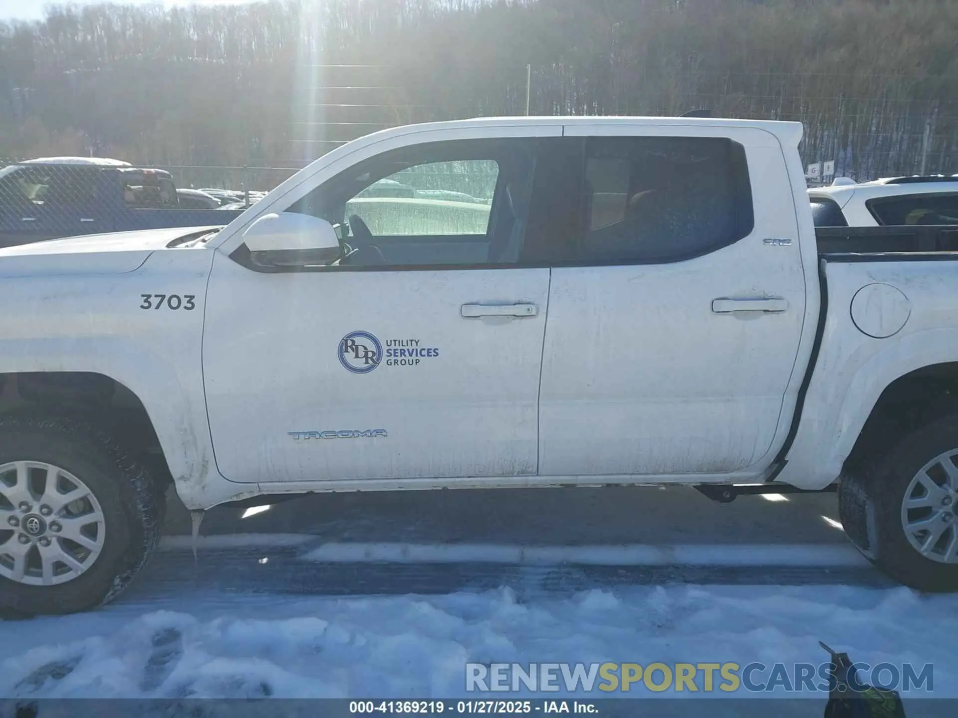 15 Photograph of a damaged car 3TMLB5JN6RM000884 TOYOTA TACOMA 2024