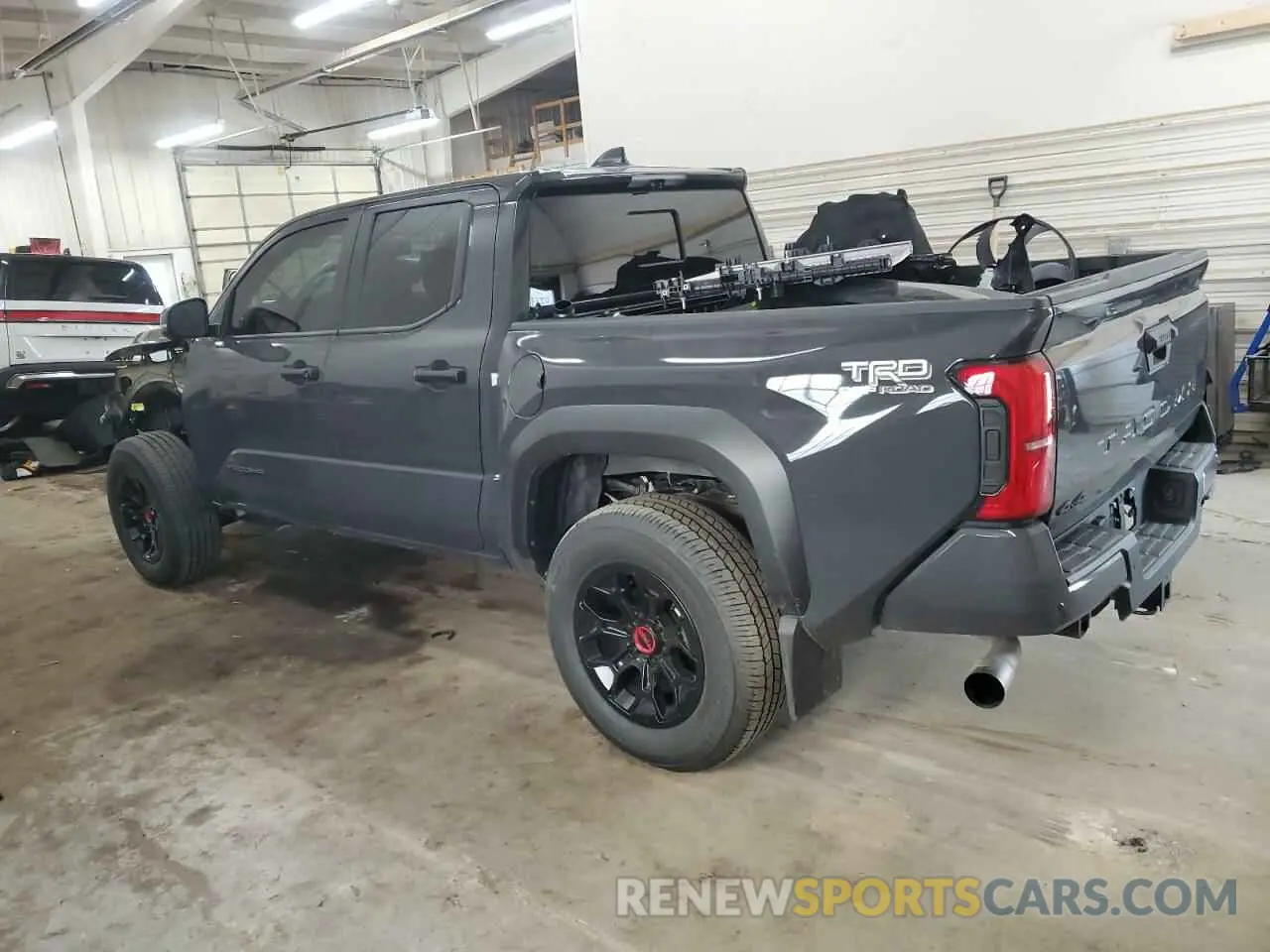 2 Фотография поврежденного автомобиля 3TMLB5JN6RM060647 TOYOTA TACOMA 2024