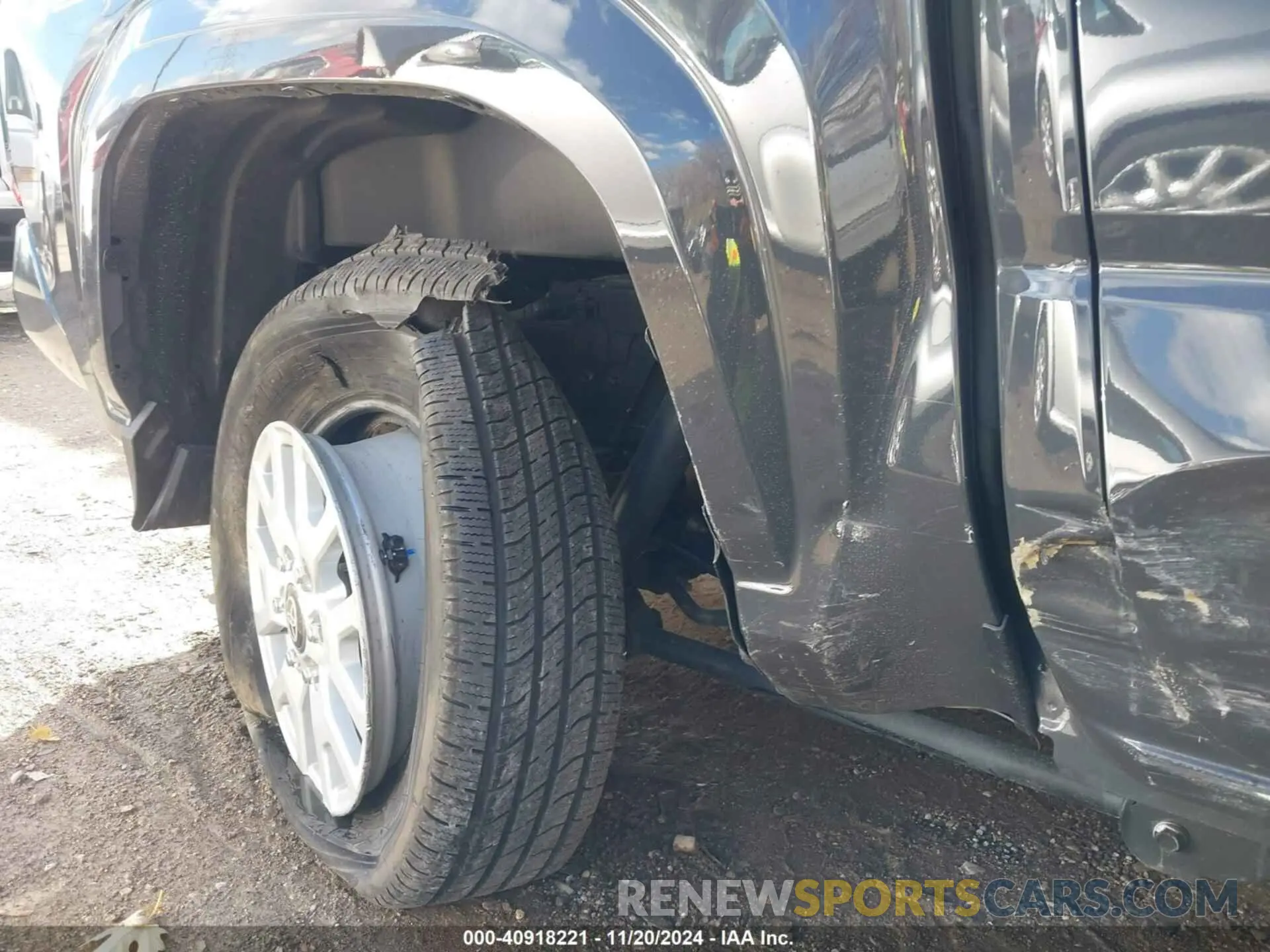 17 Photograph of a damaged car 3TMLB5JN7RM019668 TOYOTA TACOMA 2024