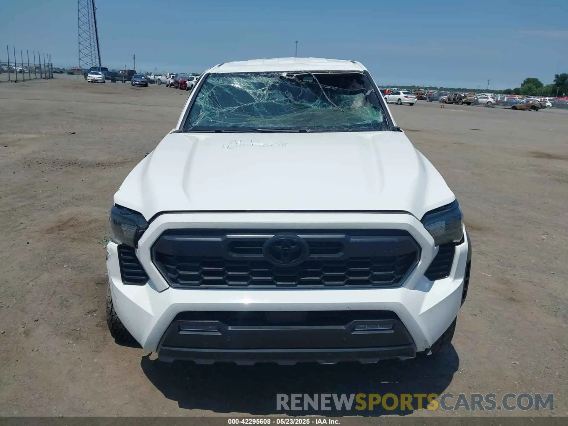 12 Фотография поврежденного автомобиля 3TMLB5JN7RM041251 TOYOTA TACOMA 2024