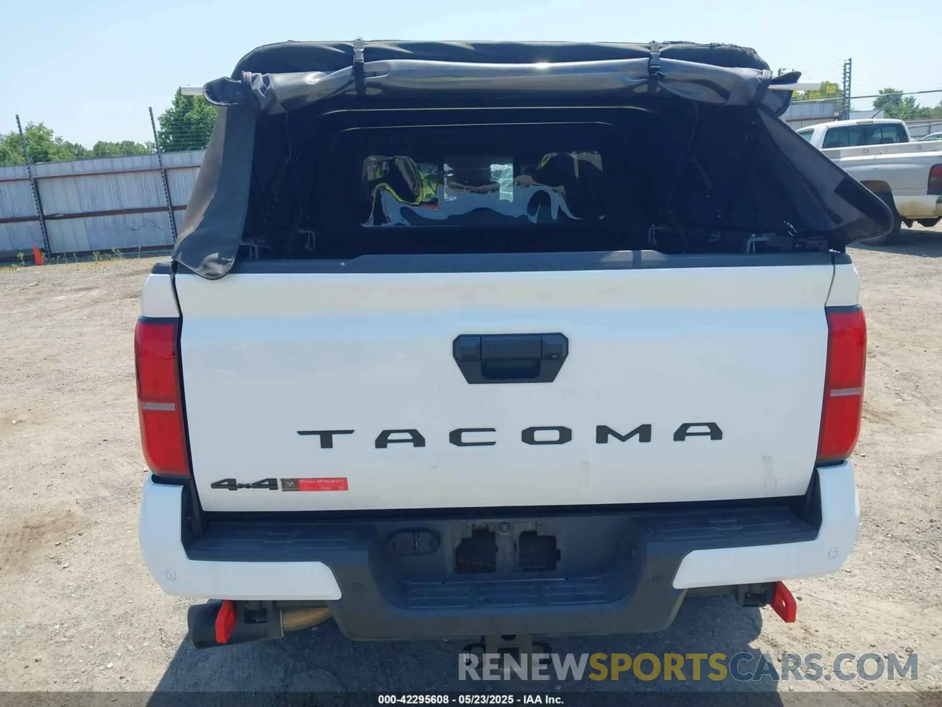 19 Фотография поврежденного автомобиля 3TMLB5JN7RM041251 TOYOTA TACOMA 2024