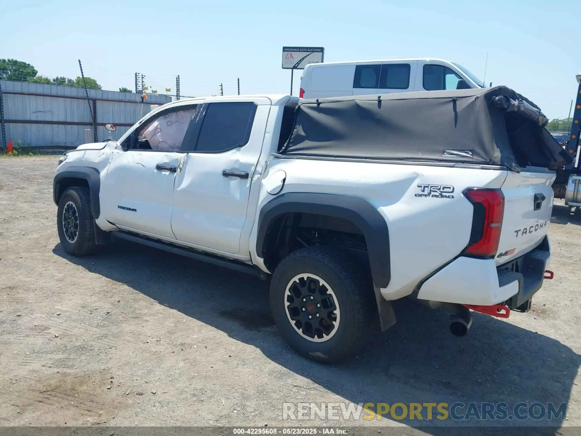 3 Фотография поврежденного автомобиля 3TMLB5JN7RM041251 TOYOTA TACOMA 2024
