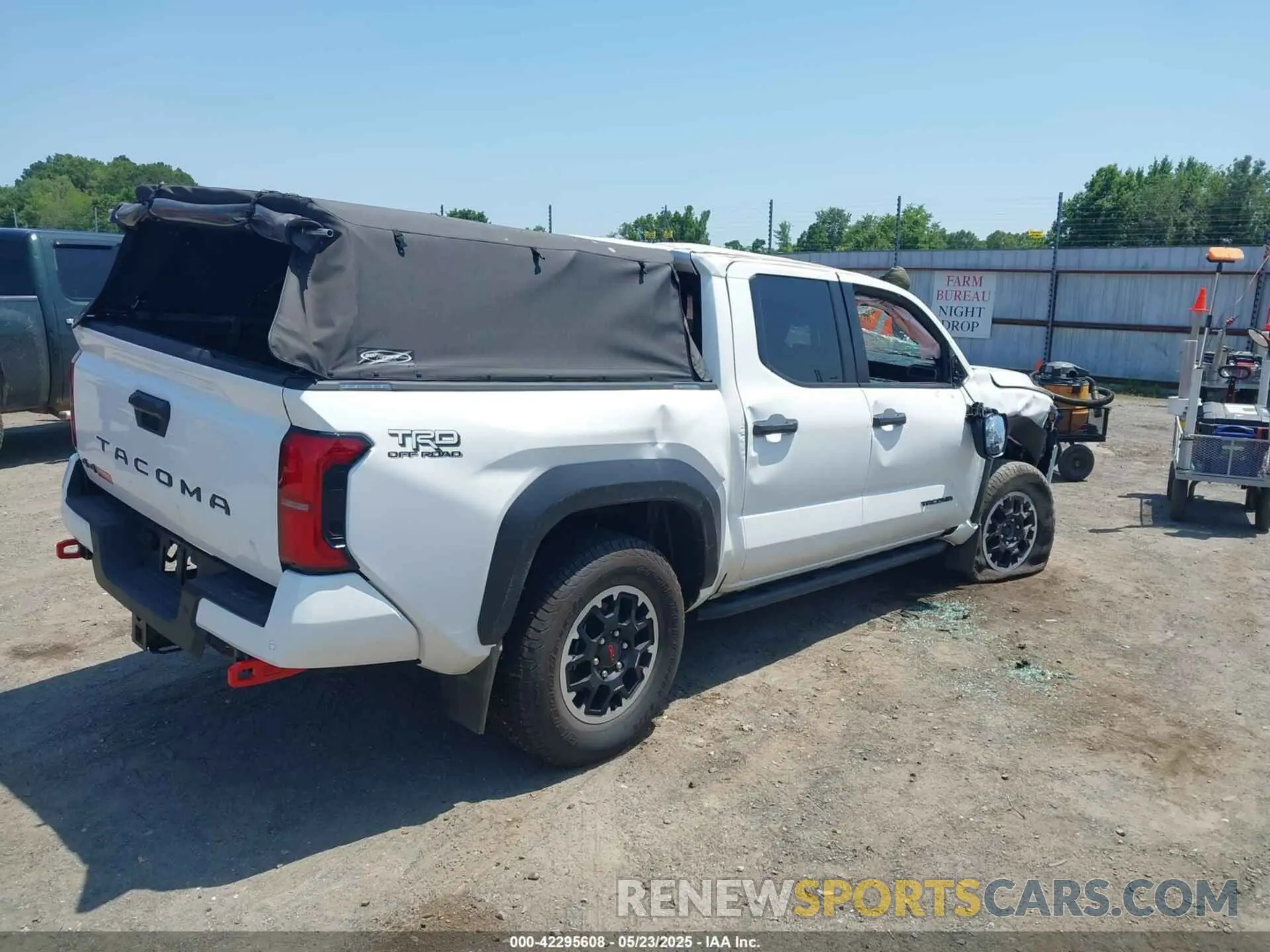 4 Фотография поврежденного автомобиля 3TMLB5JN7RM041251 TOYOTA TACOMA 2024