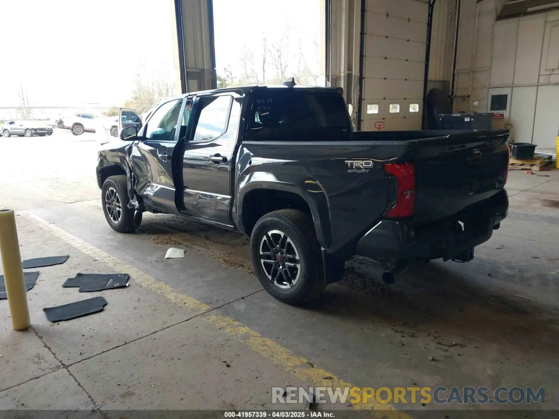 3 Фотография поврежденного автомобиля 3TMLB5JN8RM017041 TOYOTA TACOMA 2024