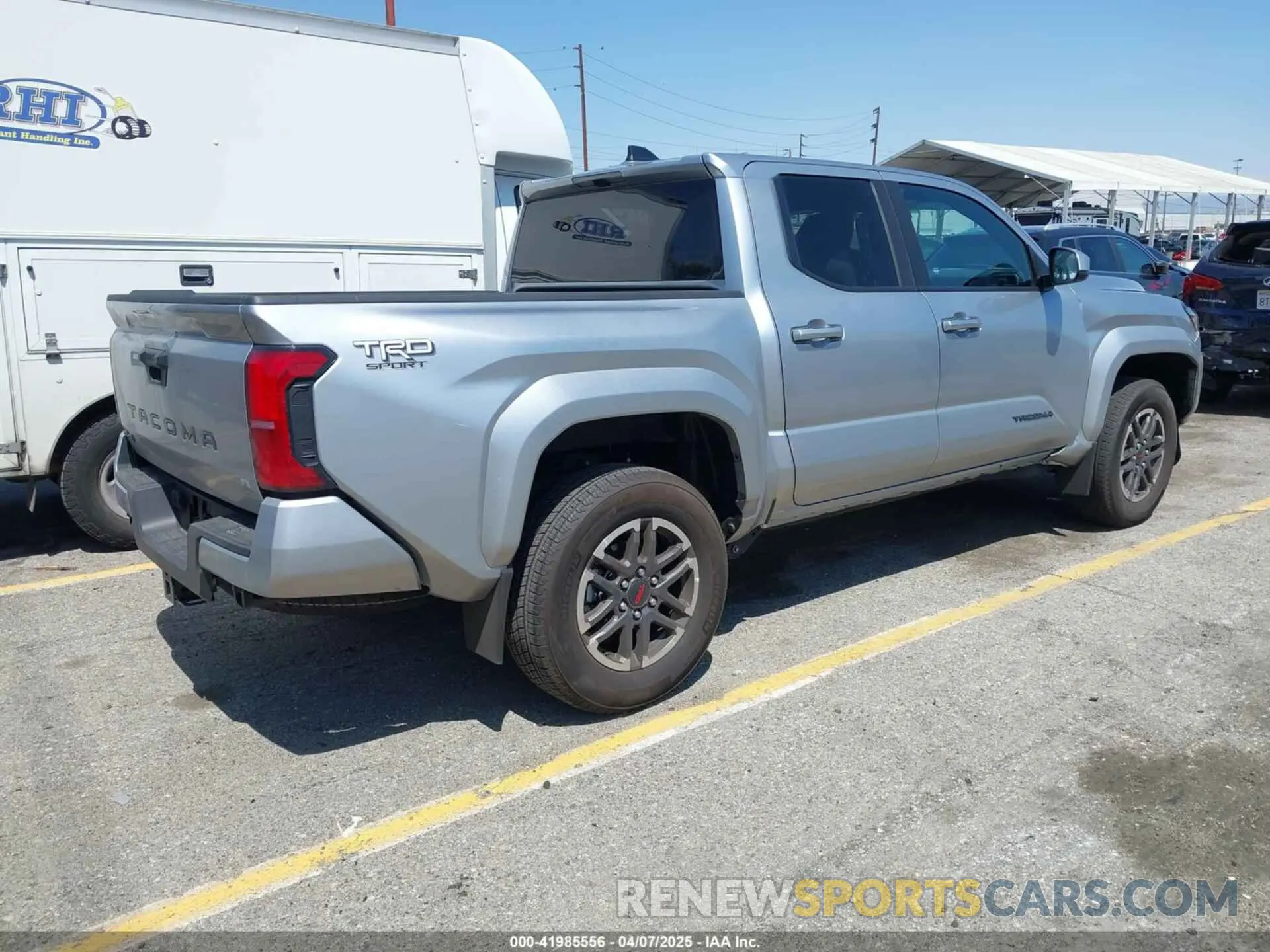 4 Фотография поврежденного автомобиля 3TMLB5JN8RM057684 TOYOTA TACOMA 2024