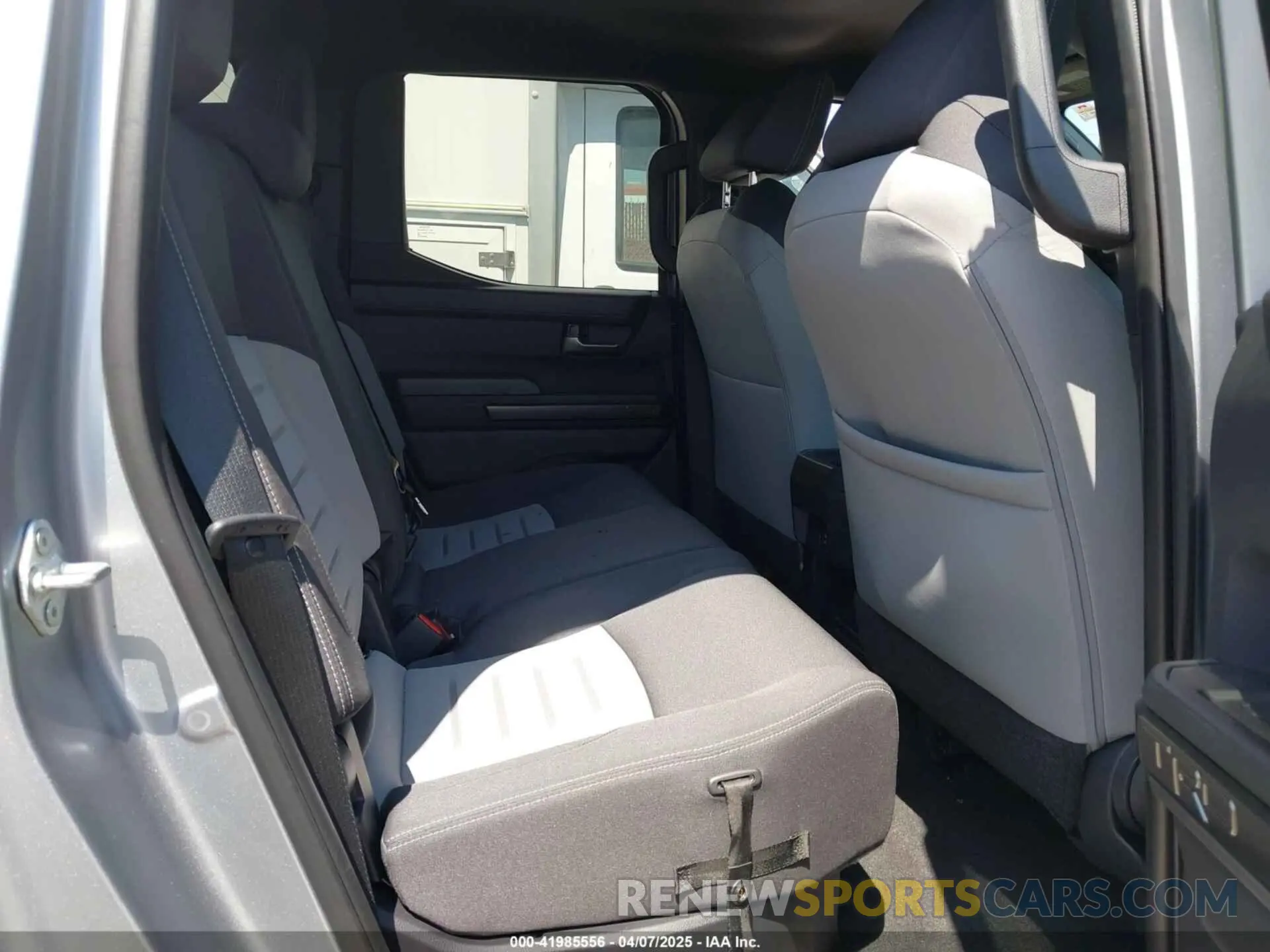 8 Фотография поврежденного автомобиля 3TMLB5JN8RM057684 TOYOTA TACOMA 2024