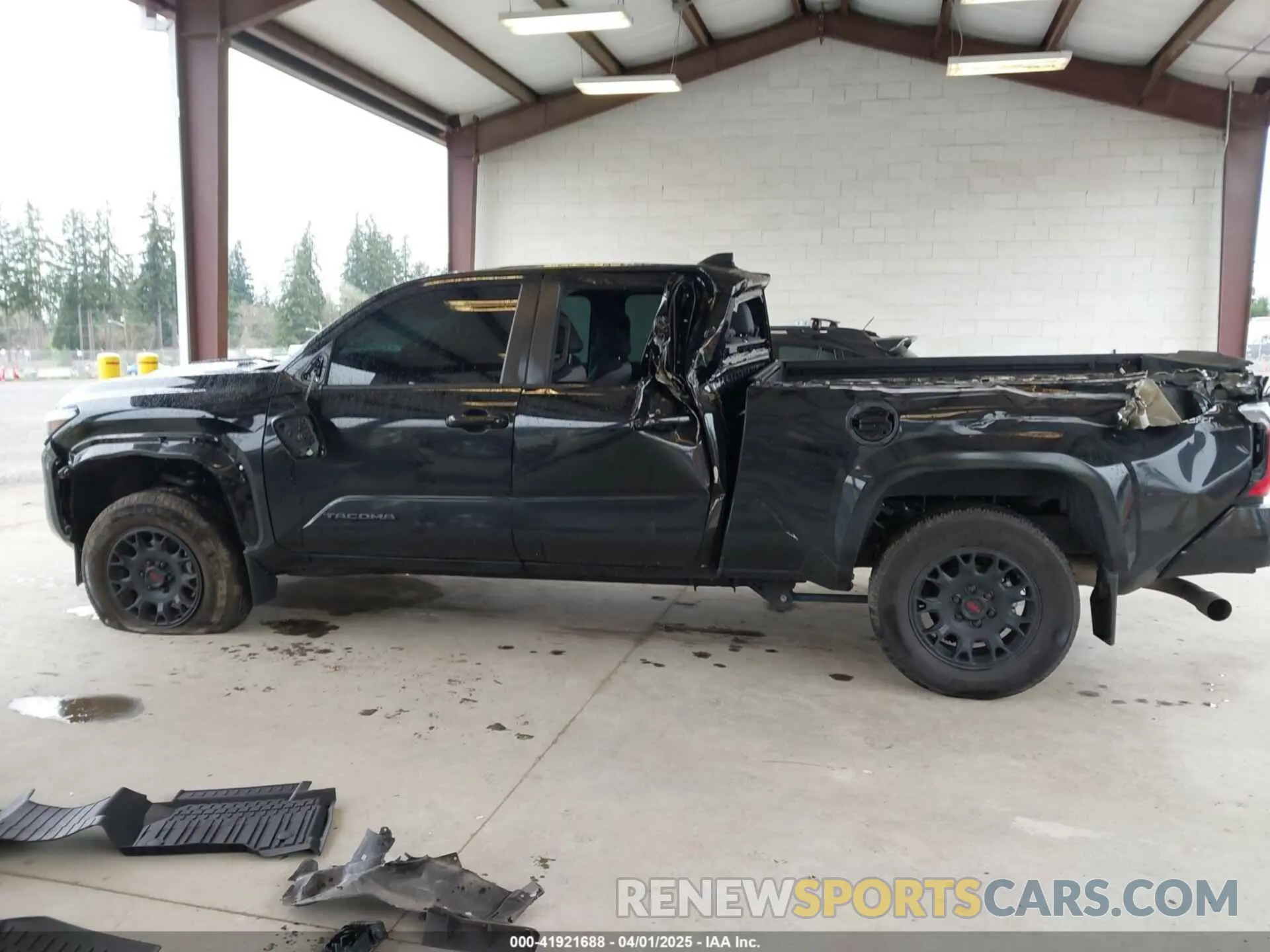15 Photograph of a damaged car 3TMLB5JN9RM001091 TOYOTA TACOMA 2024