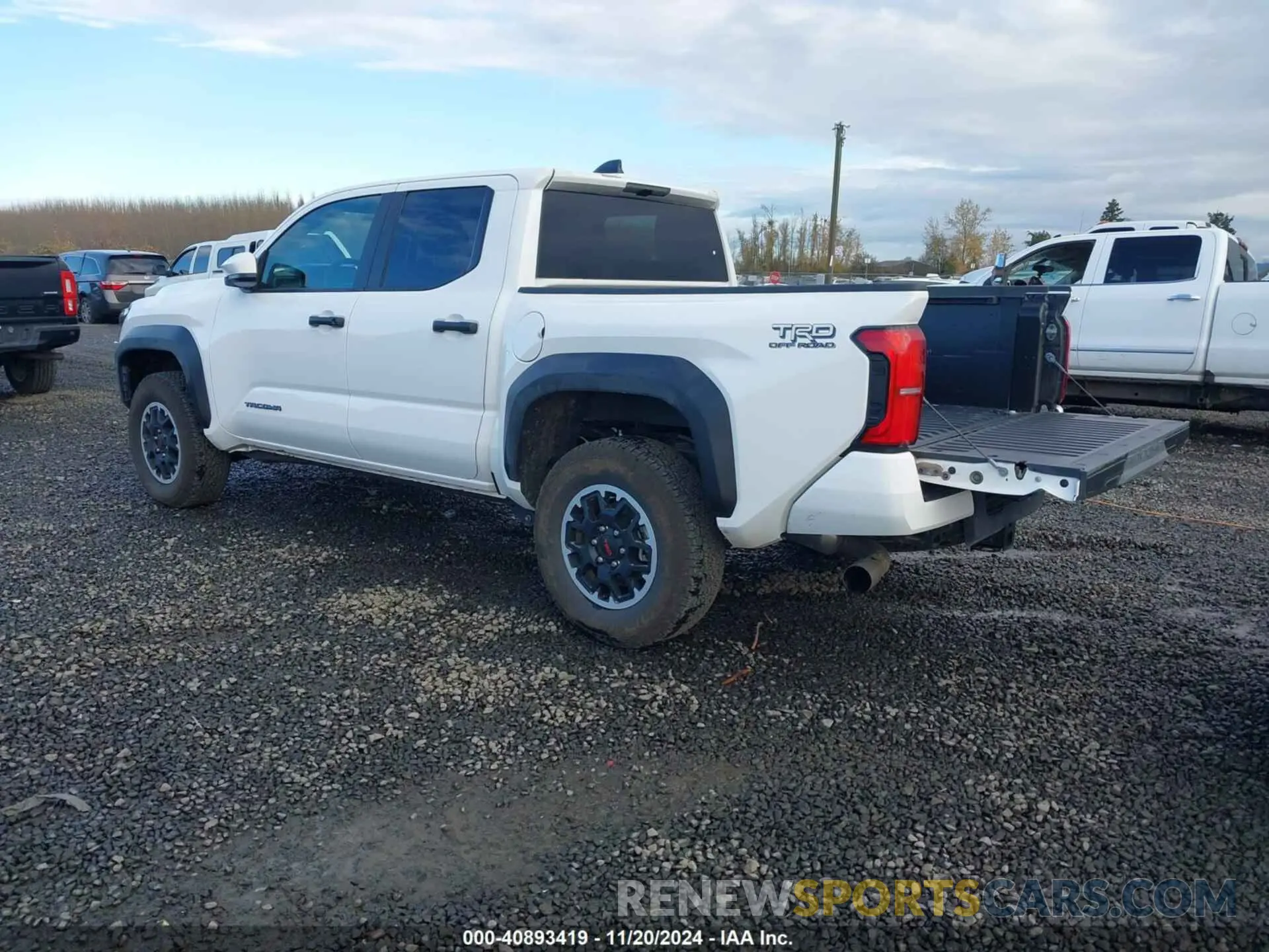 3 Фотография поврежденного автомобиля 3TMLB5JN9RM035256 TOYOTA TACOMA 2024